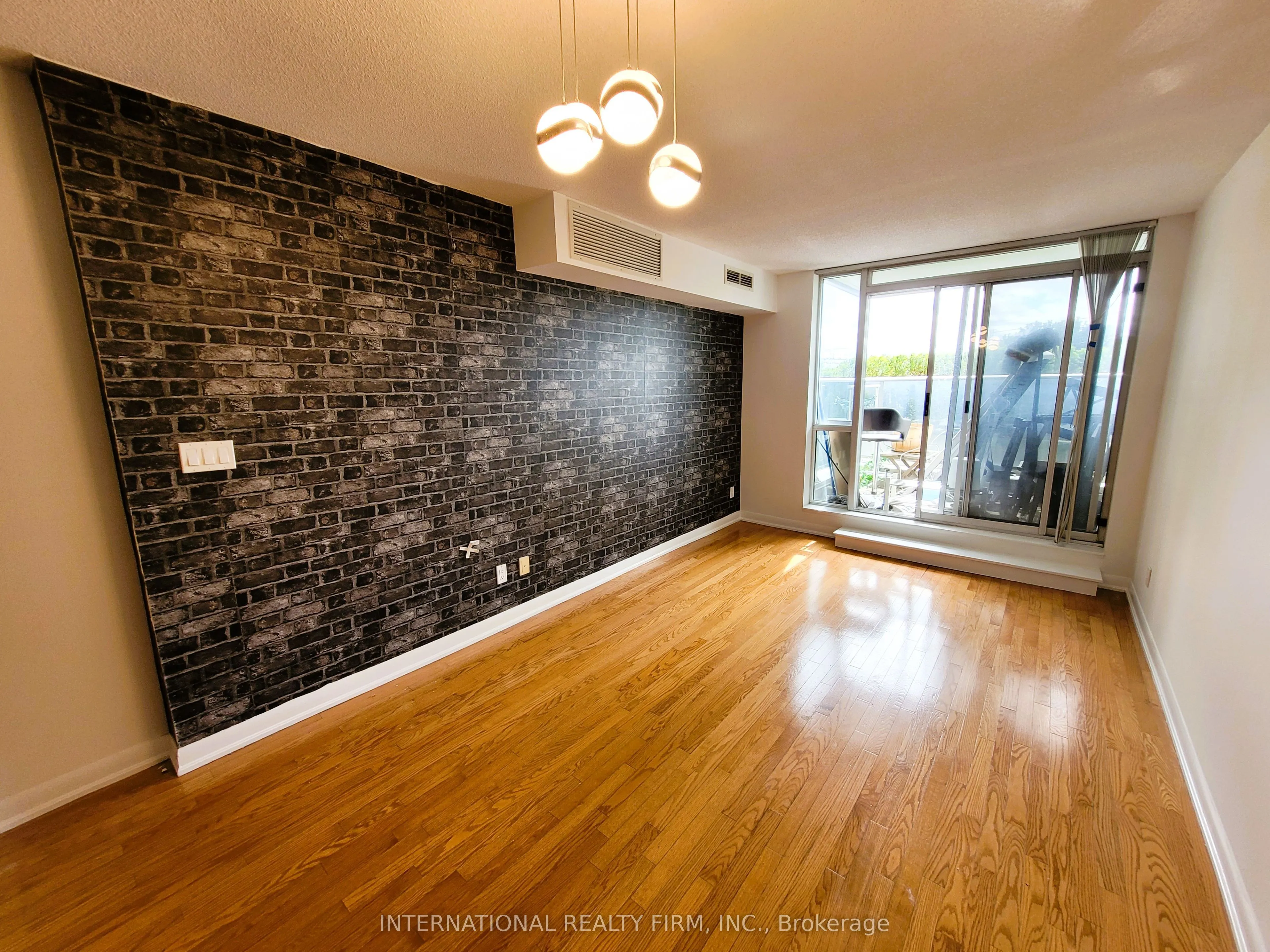 5793 Yonge Street, #209