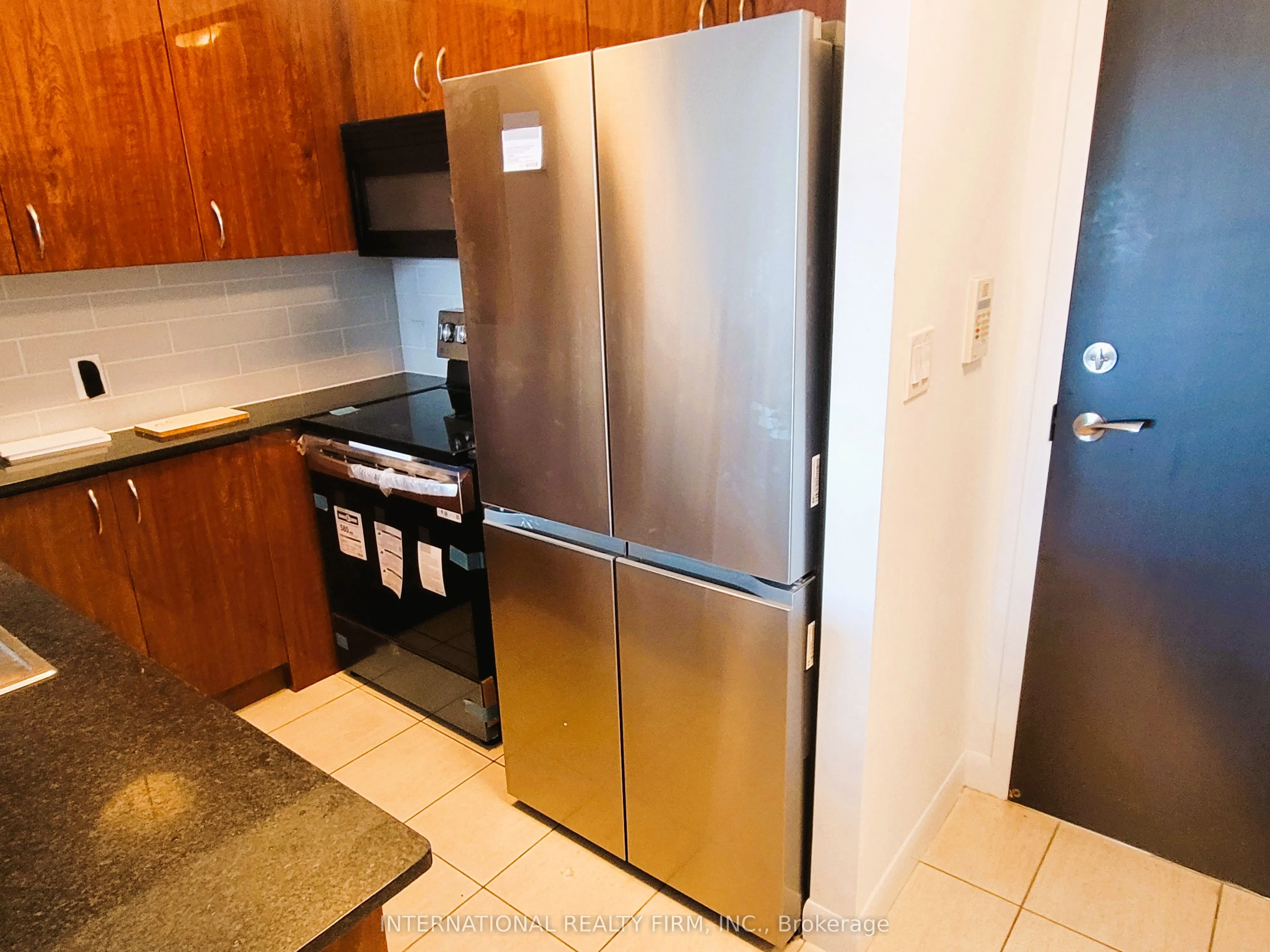 5793 Yonge Street, #209