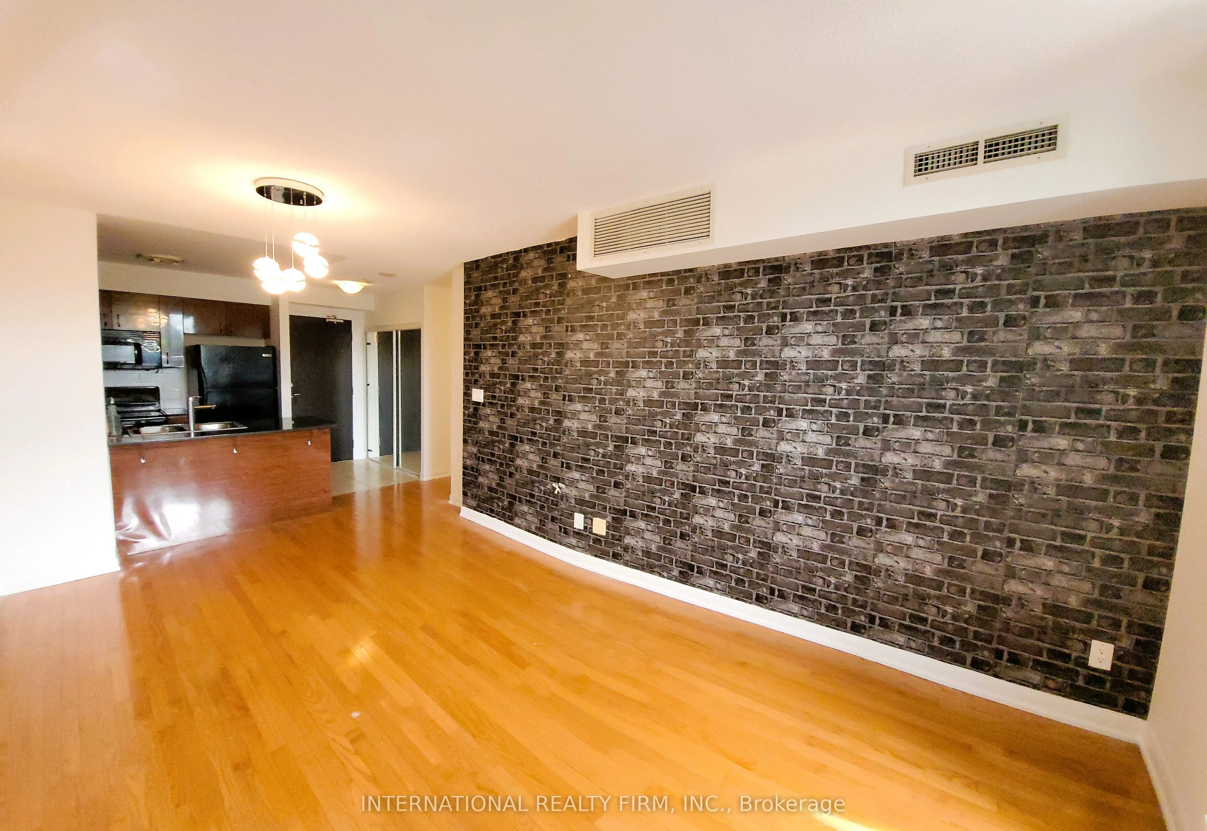 5793 Yonge Street, #209
