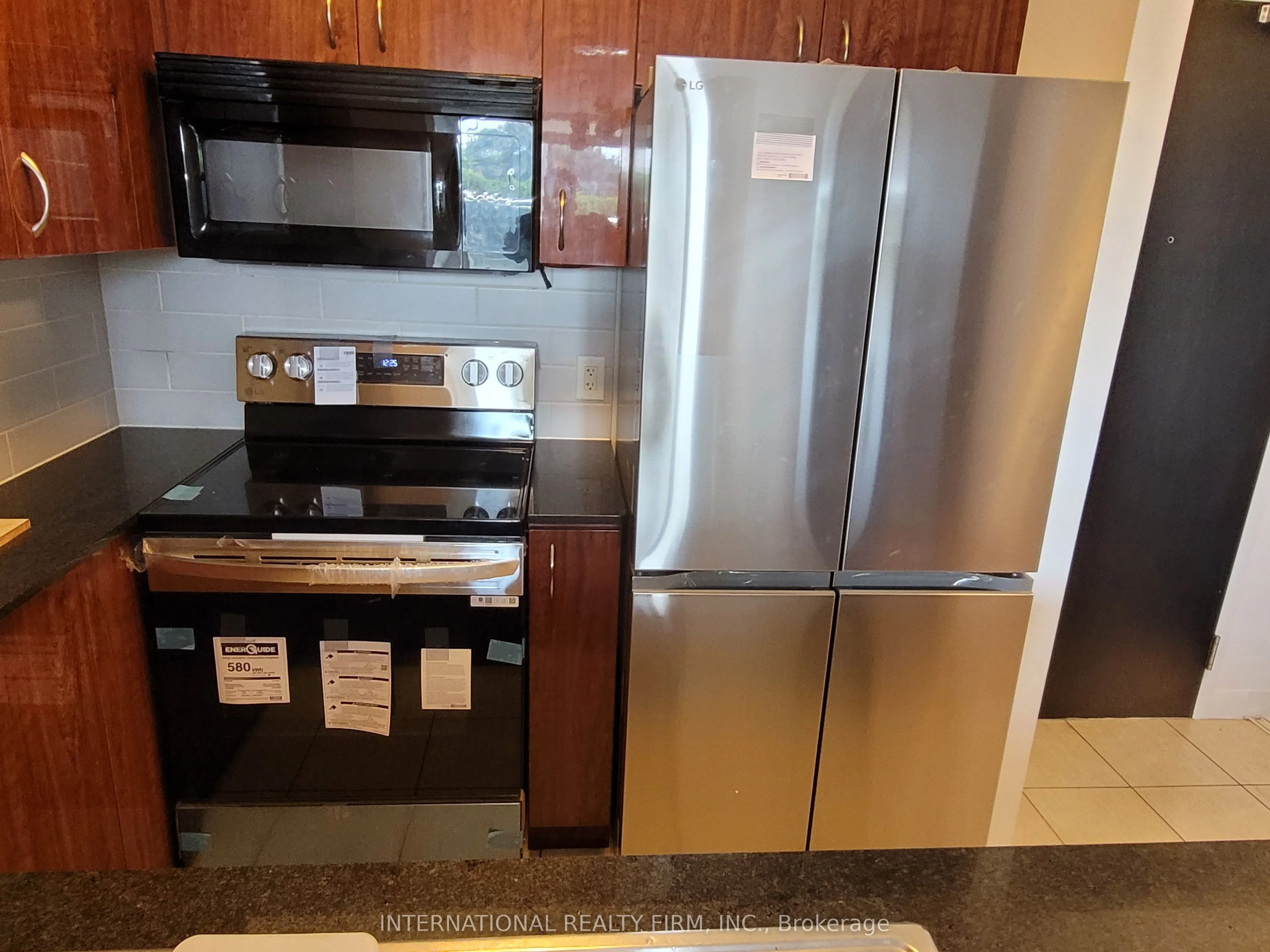 5793 Yonge Street, #209