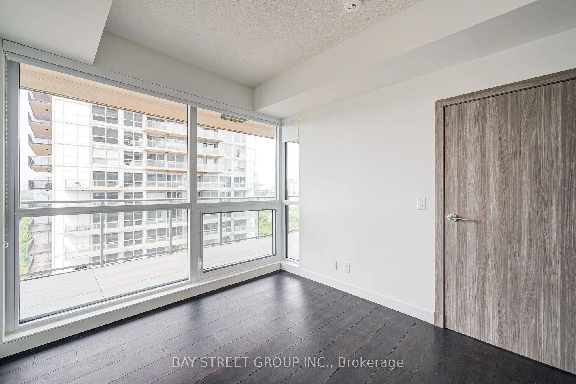 27 McMahon Drive, #1507