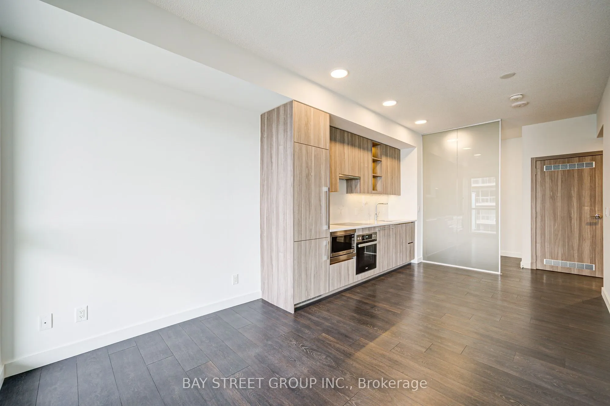 27 McMahon Drive, #1507