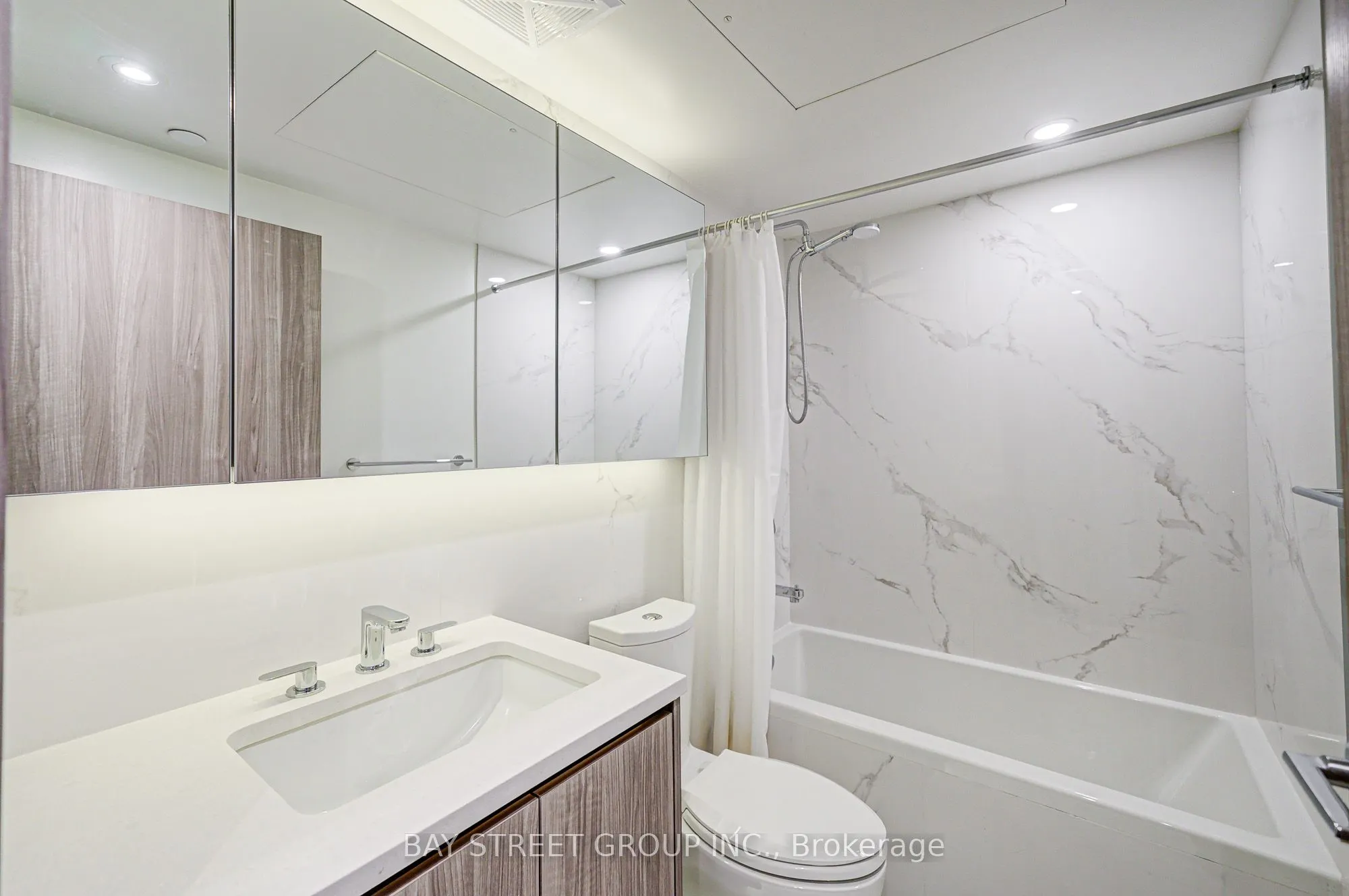 27 McMahon Drive, #1507