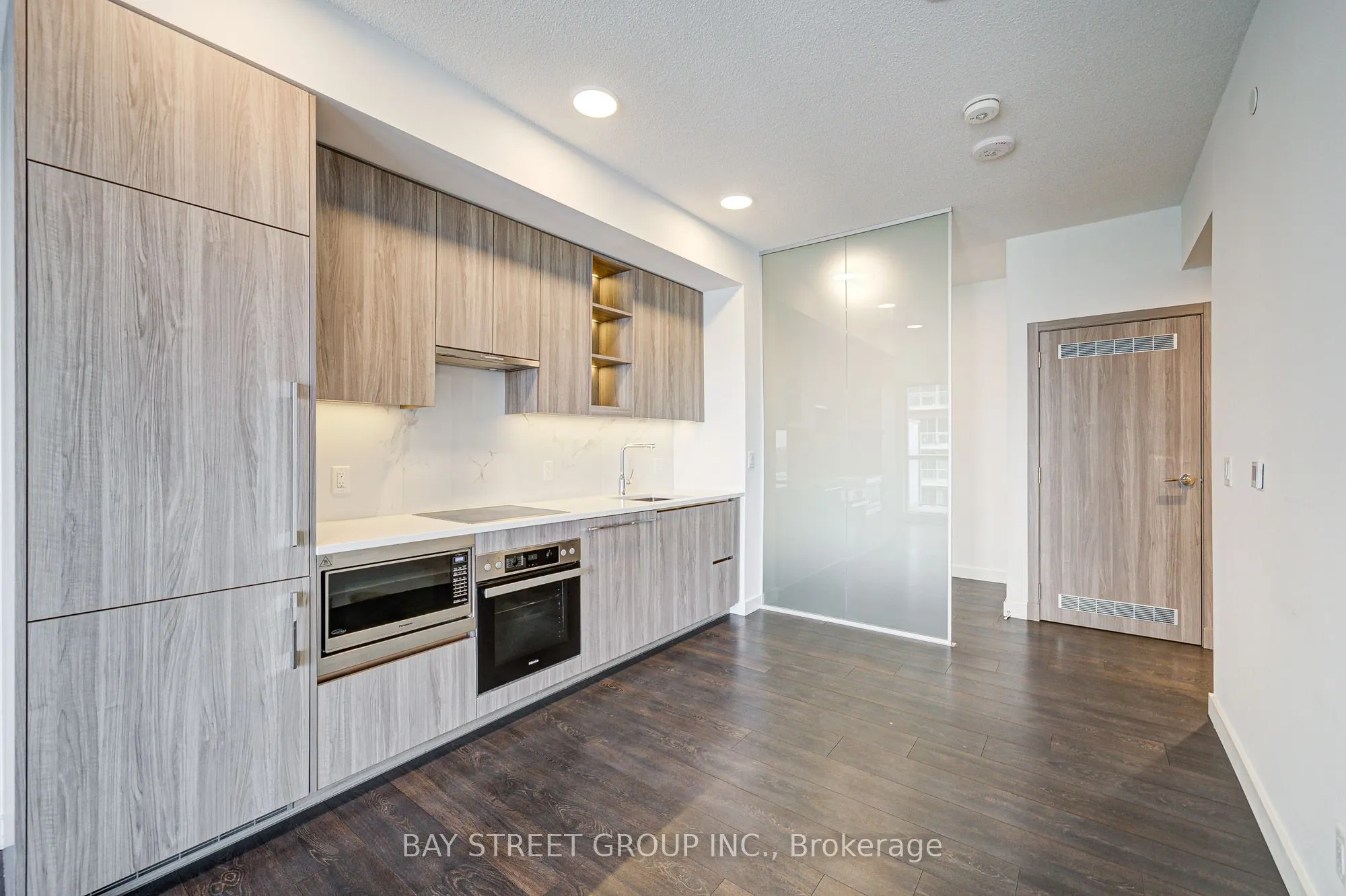 27 McMahon Drive, #1507