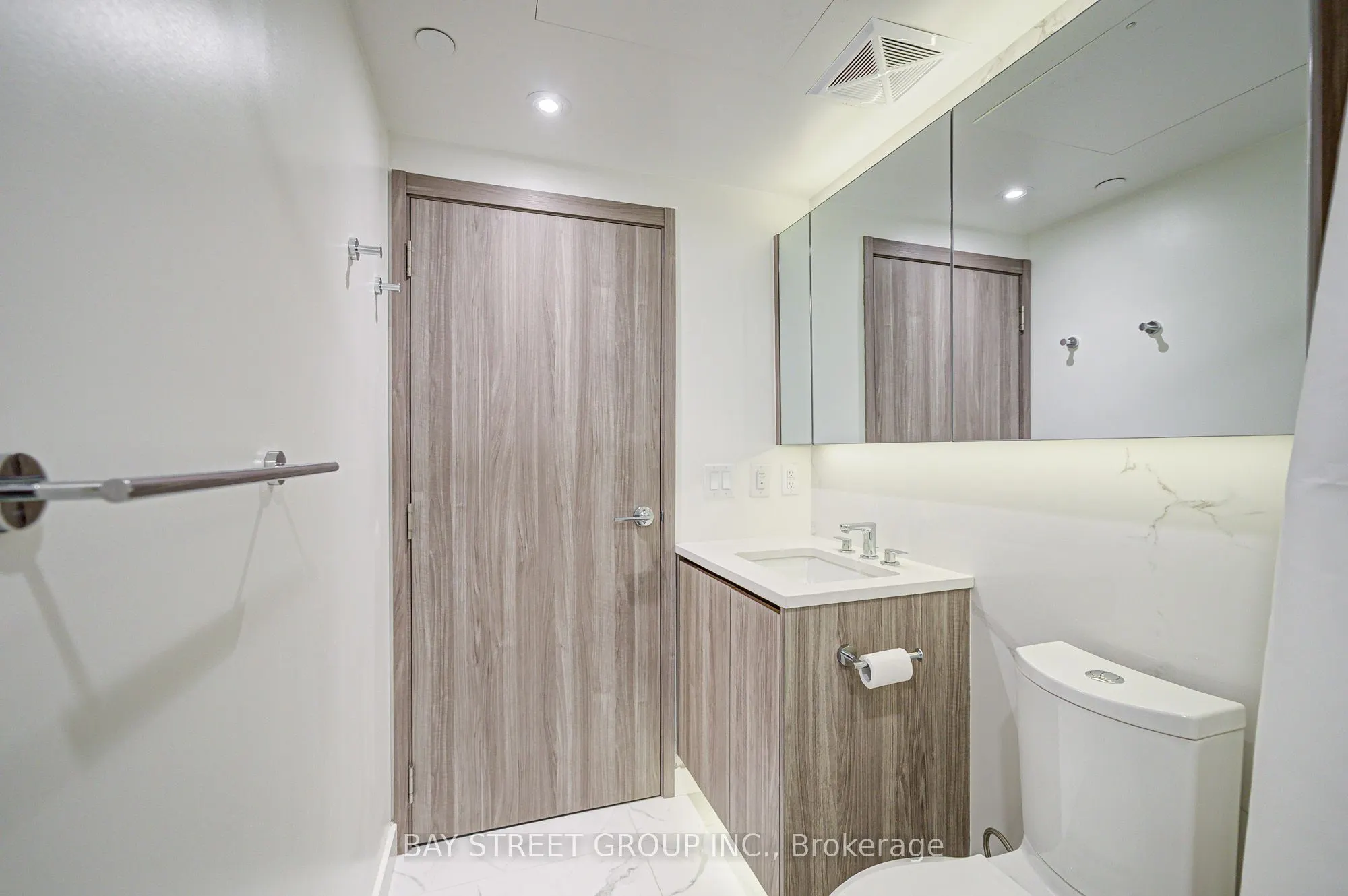 27 McMahon Drive, #1507