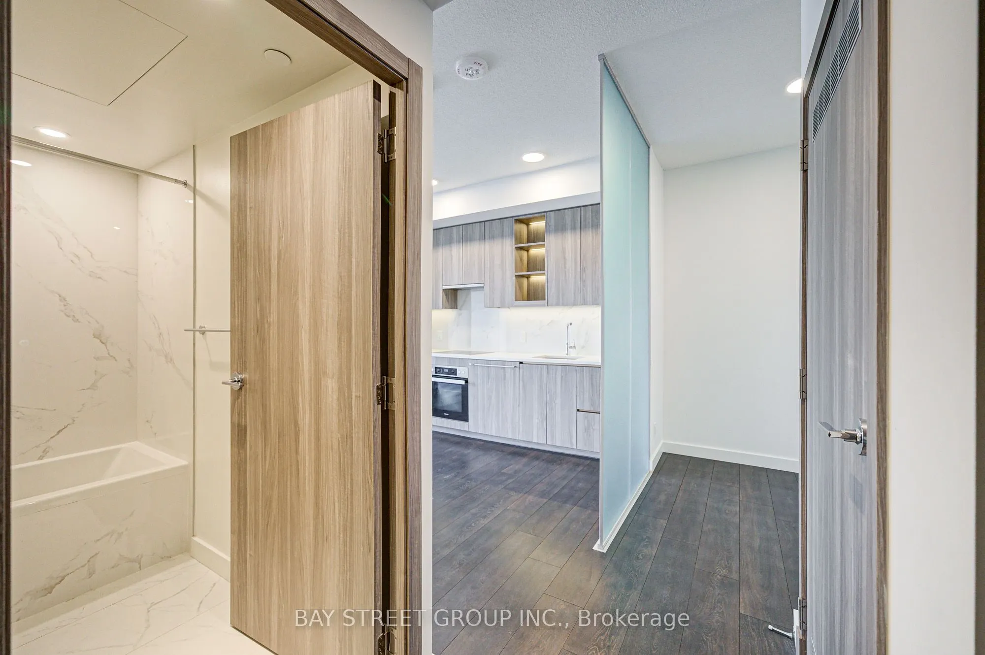 27 McMahon Drive, #1507