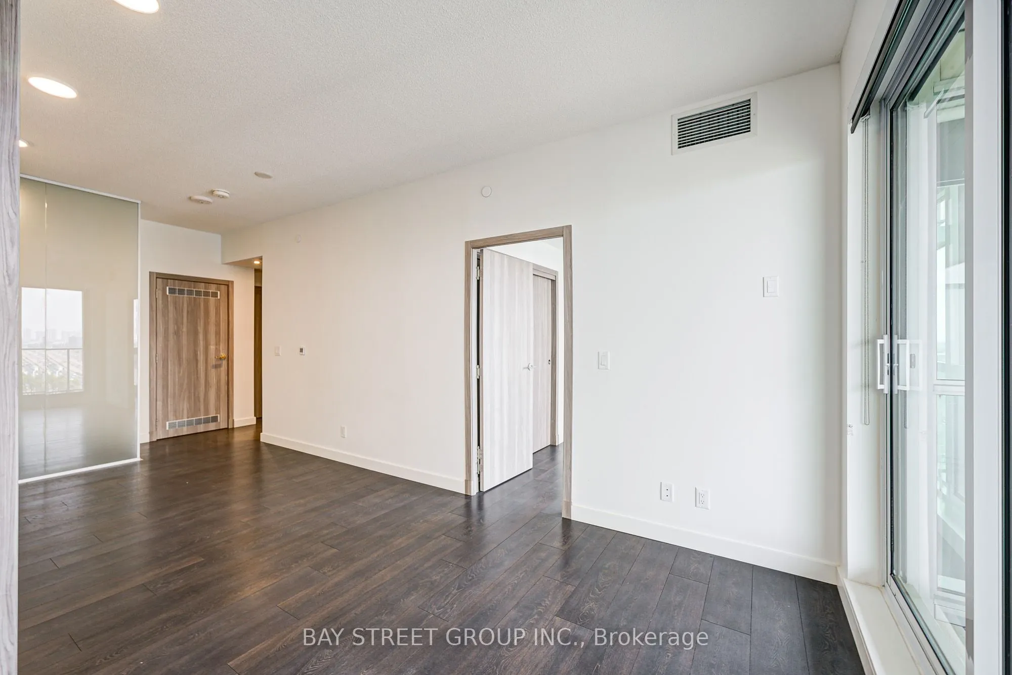 27 McMahon Drive, #1507