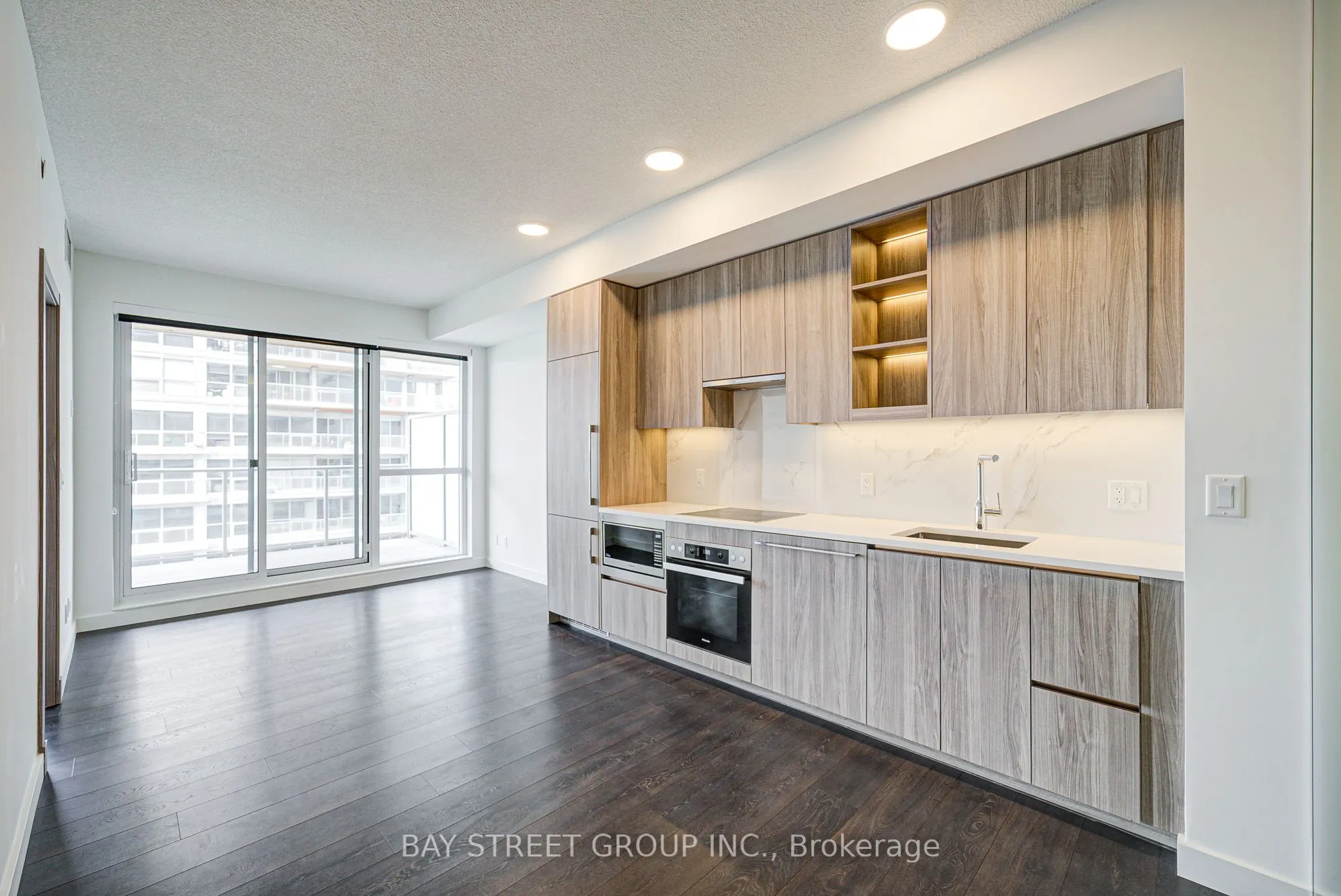 27 McMahon Drive, #1507