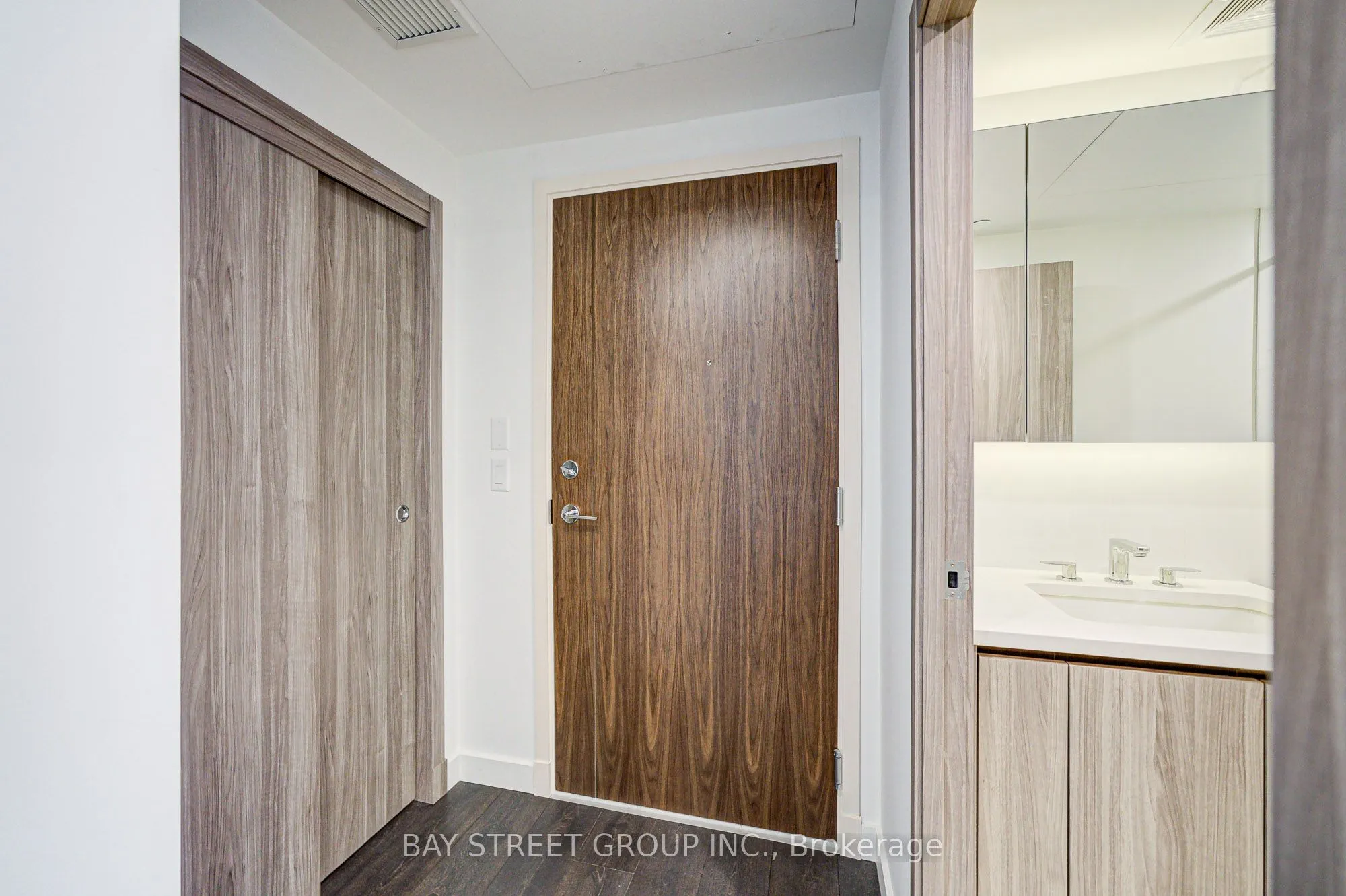 27 McMahon Drive, #1507