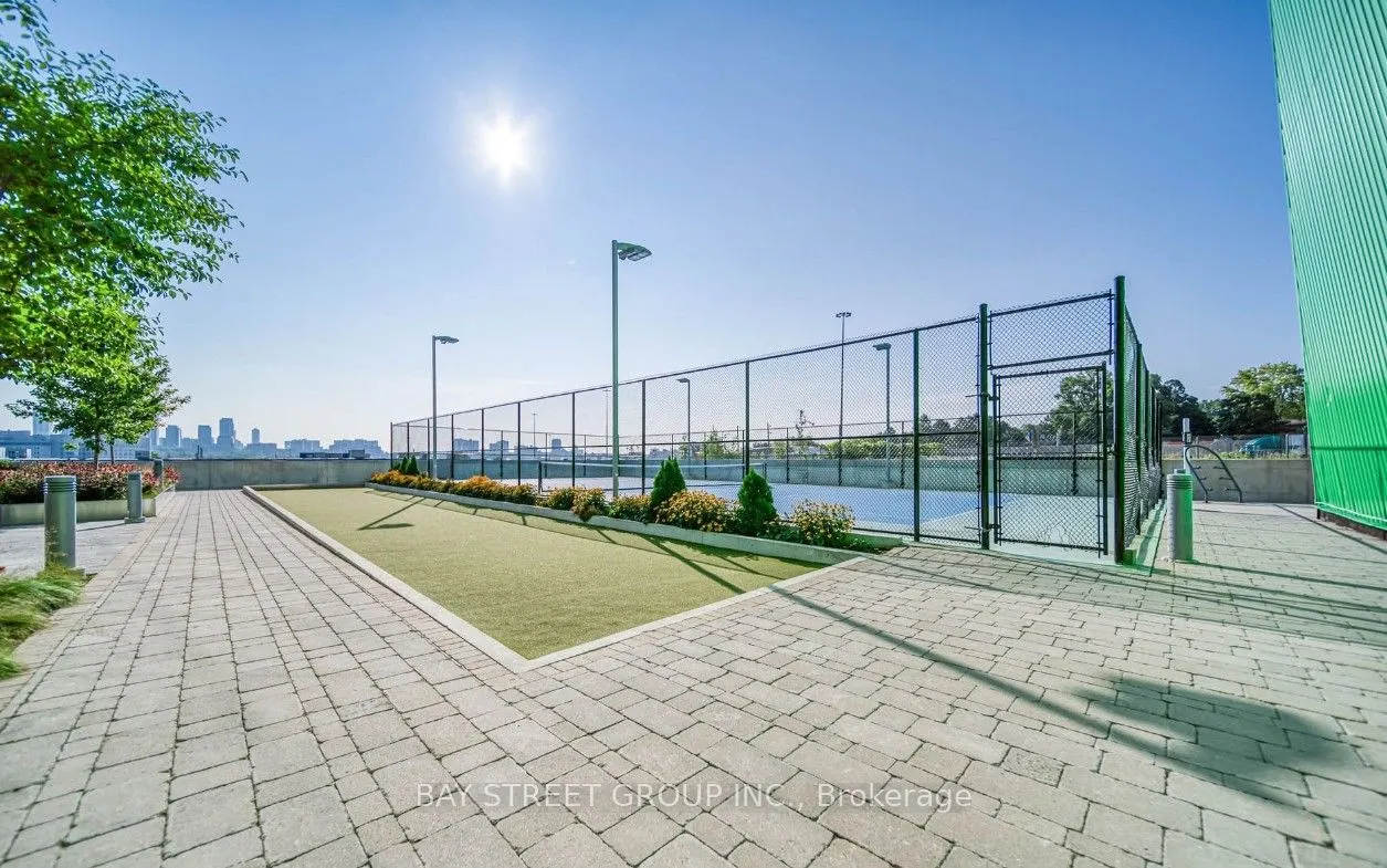 27 McMahon Drive, #1507