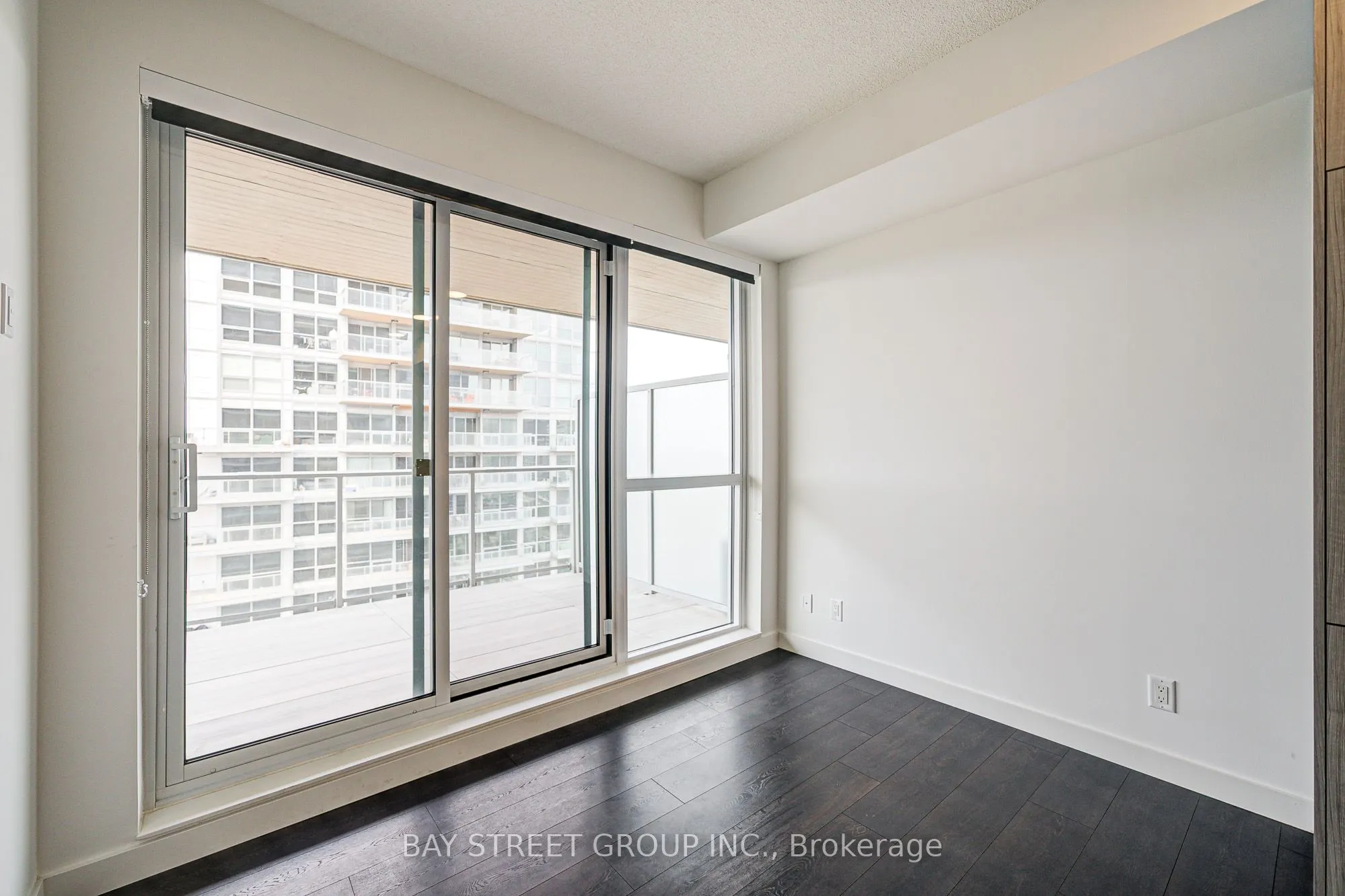 27 McMahon Drive, #1507
