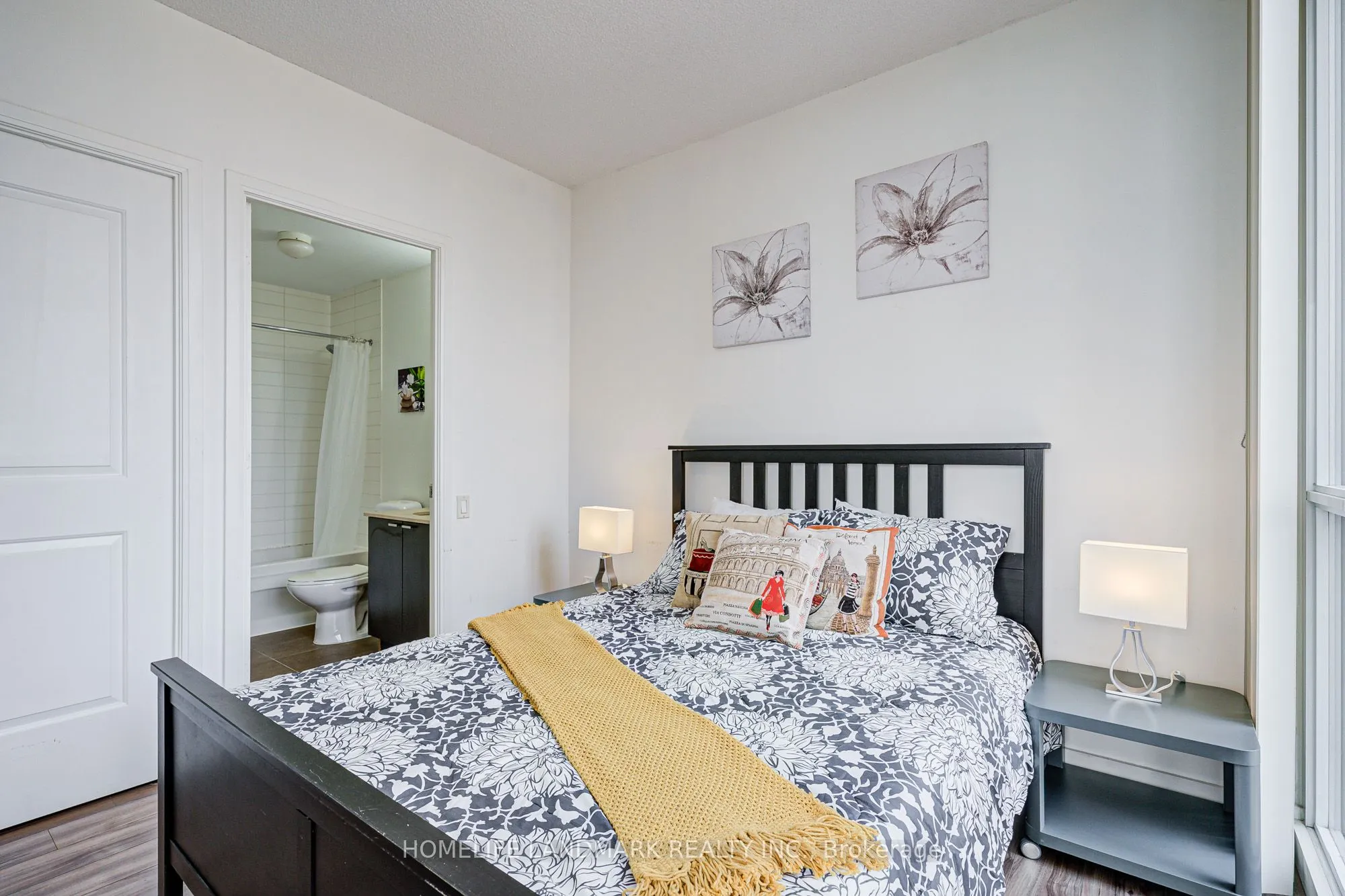 23 Sheppard Avenue E, #2004