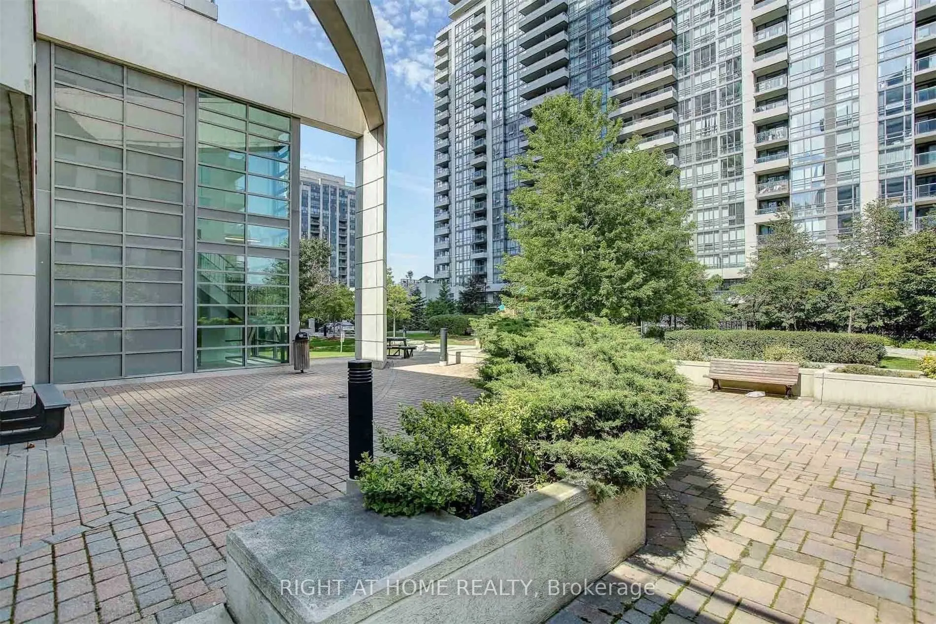 23 Hollywood Avenue, #105