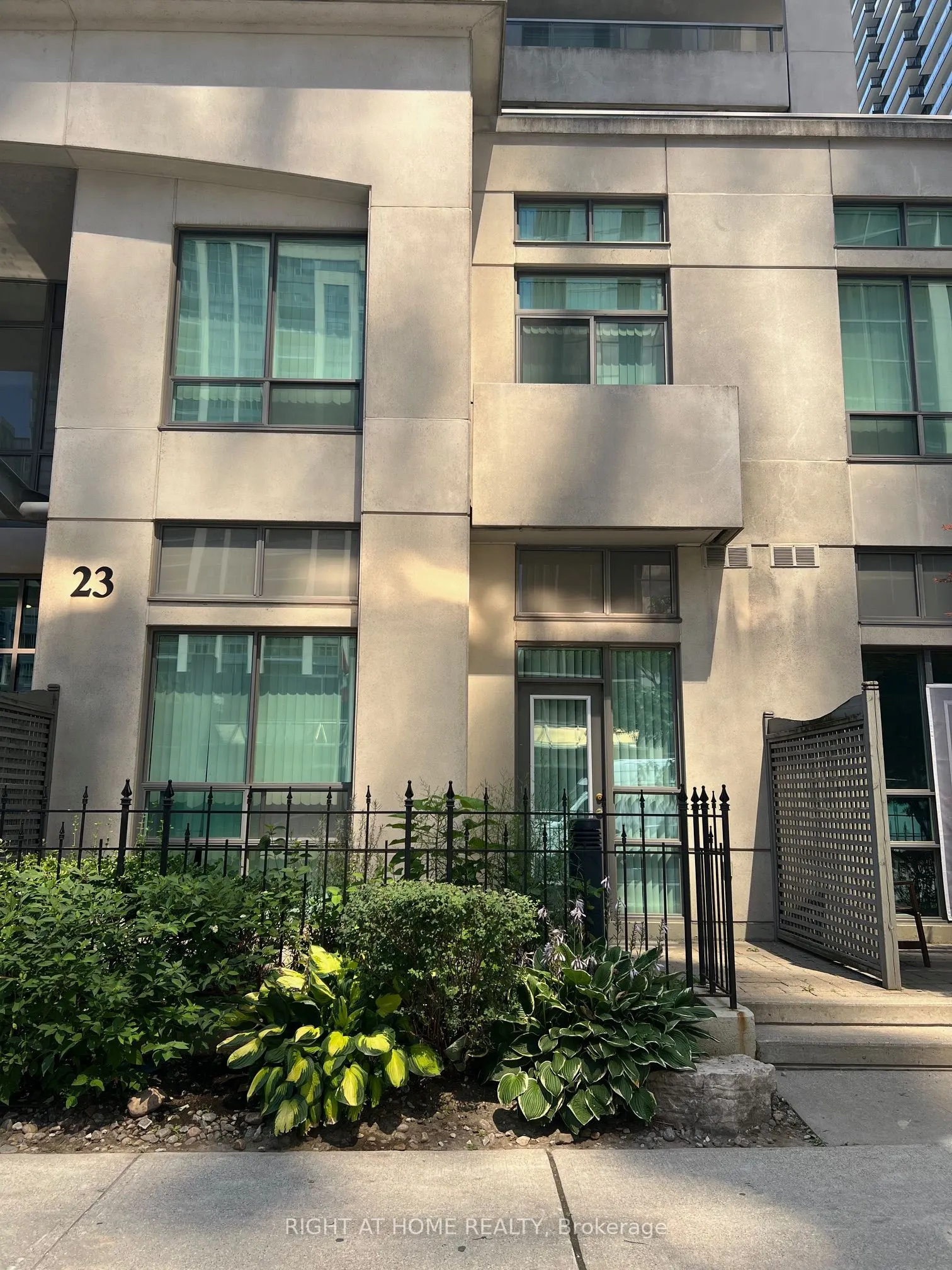 23 Hollywood Avenue, #105