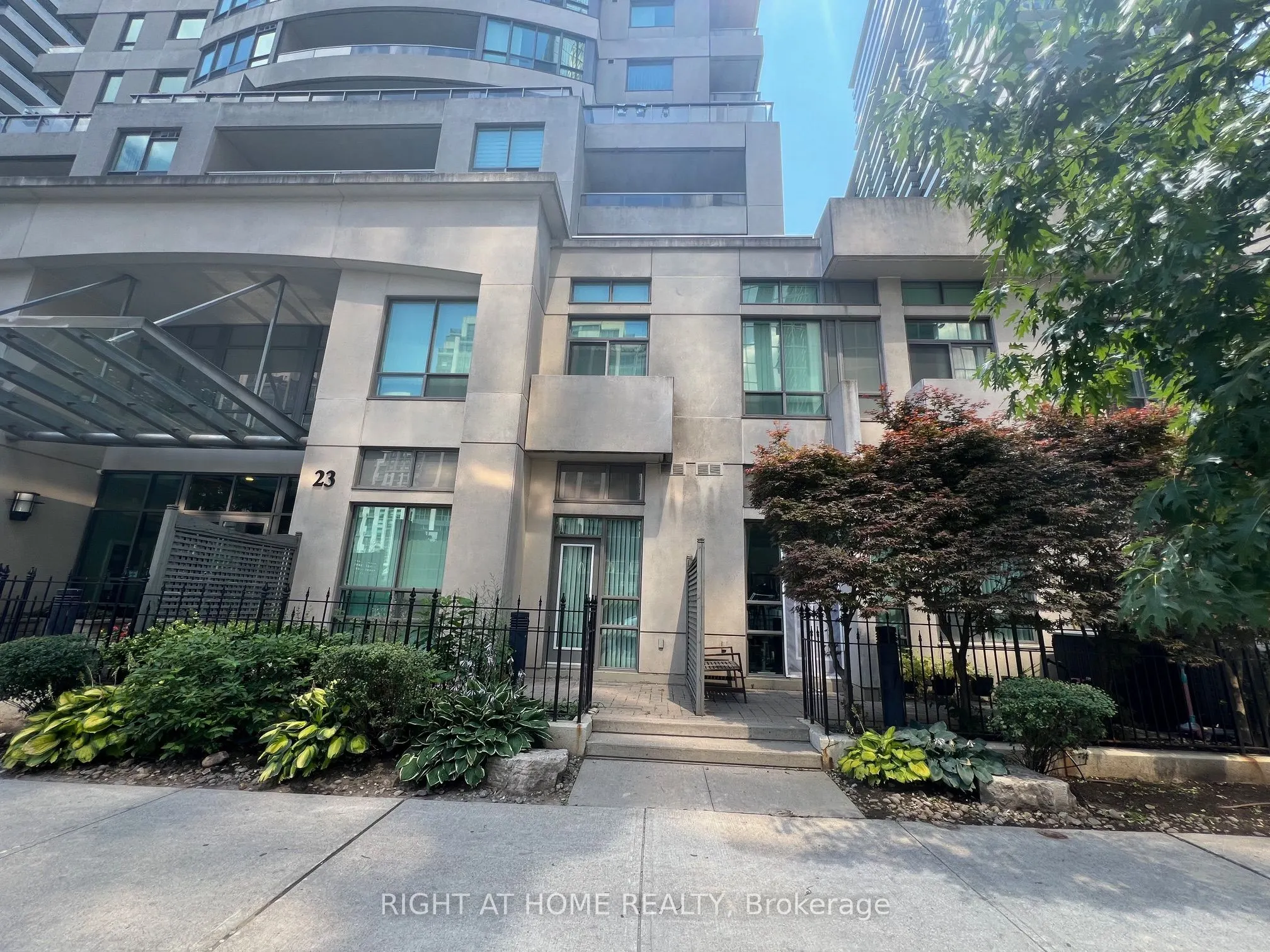 23 Hollywood Avenue, #105