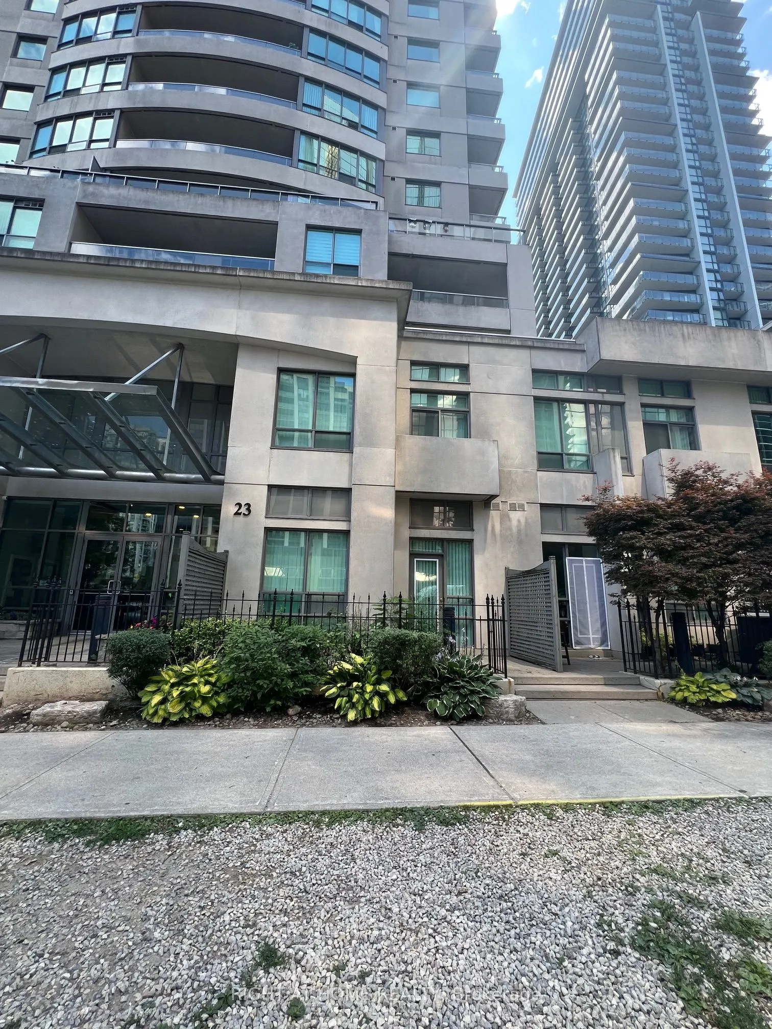 23 Hollywood Avenue, #105