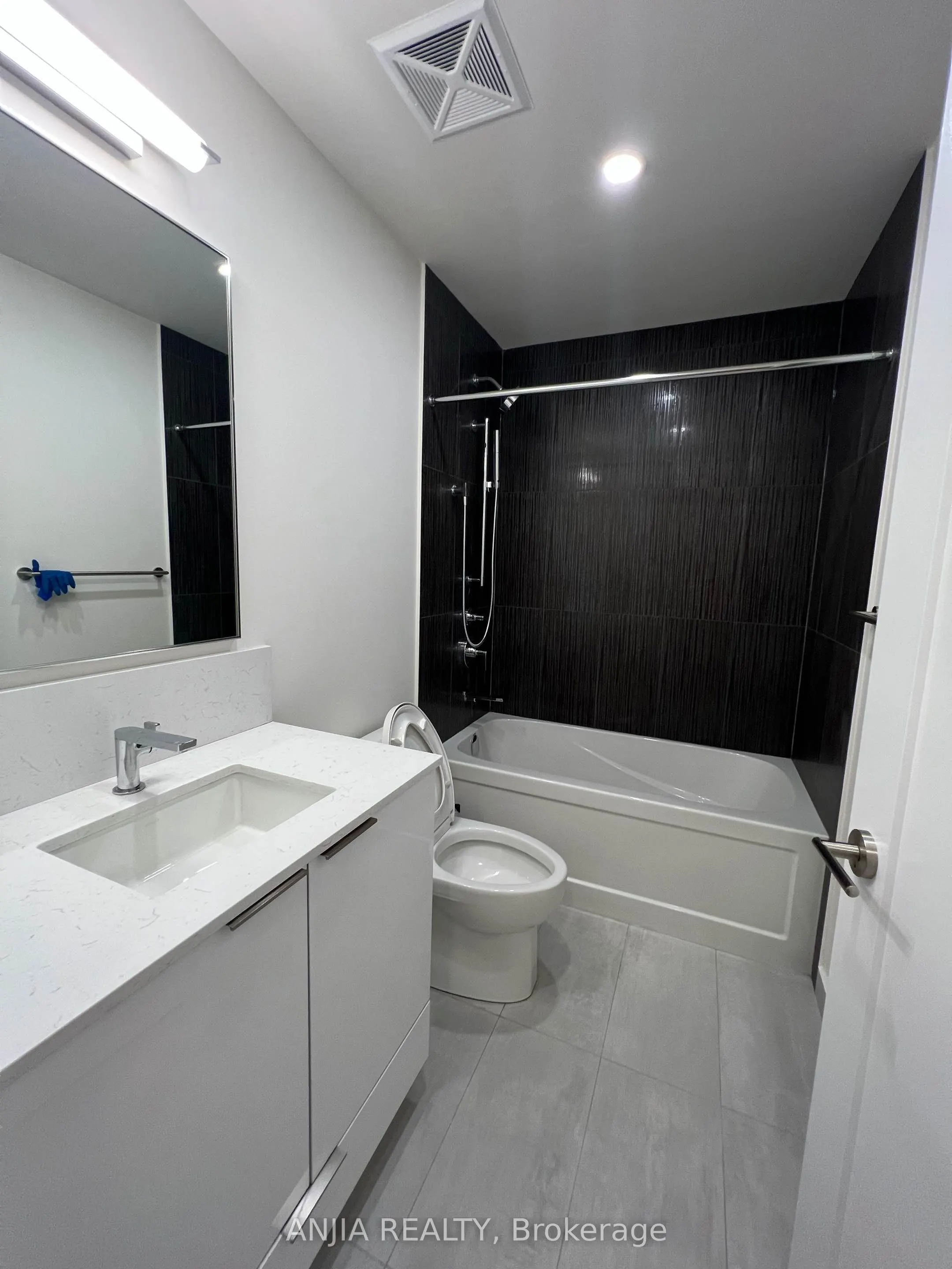 28 Freeland Street, #2804