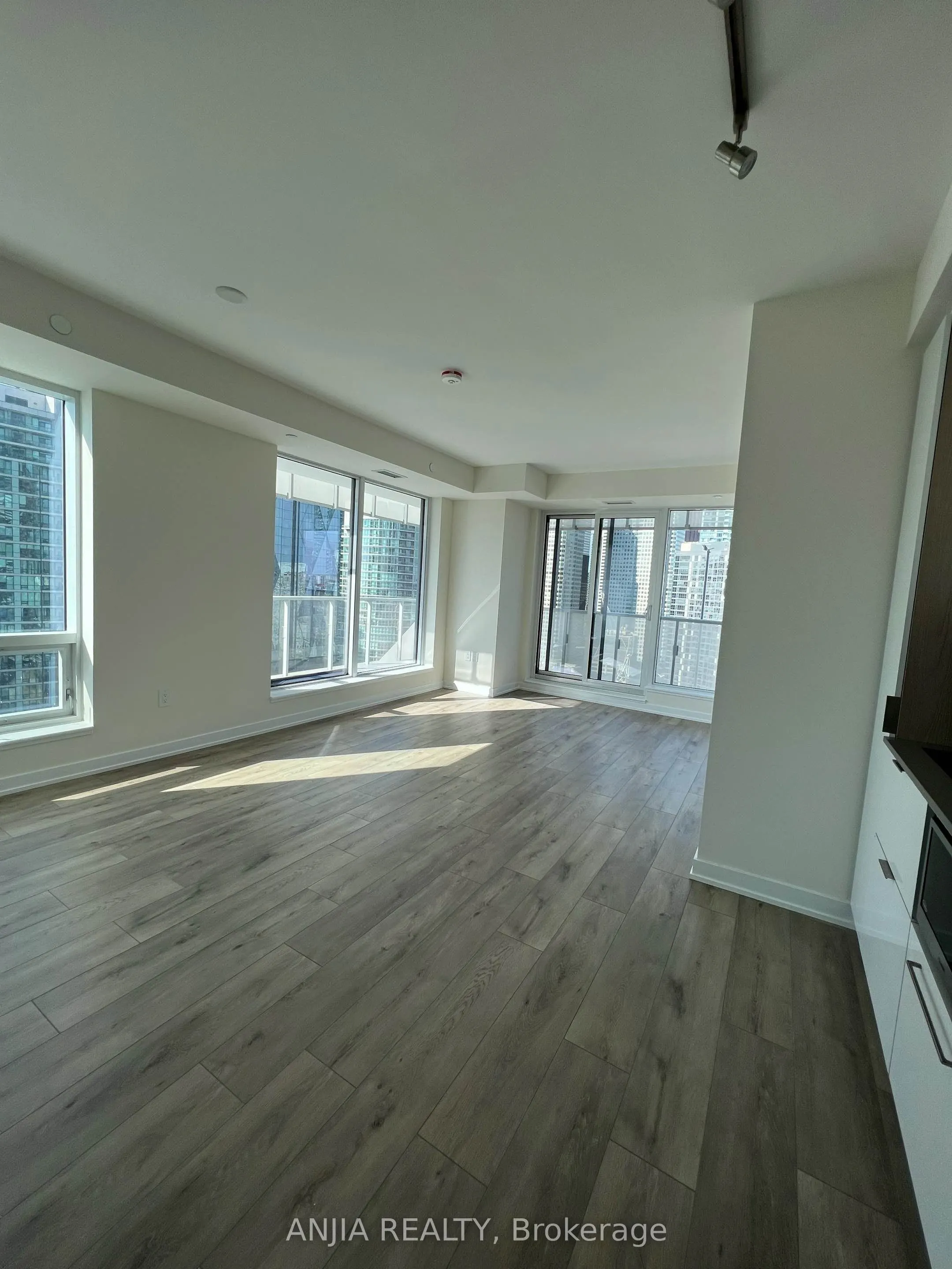 28 Freeland Street, #2804