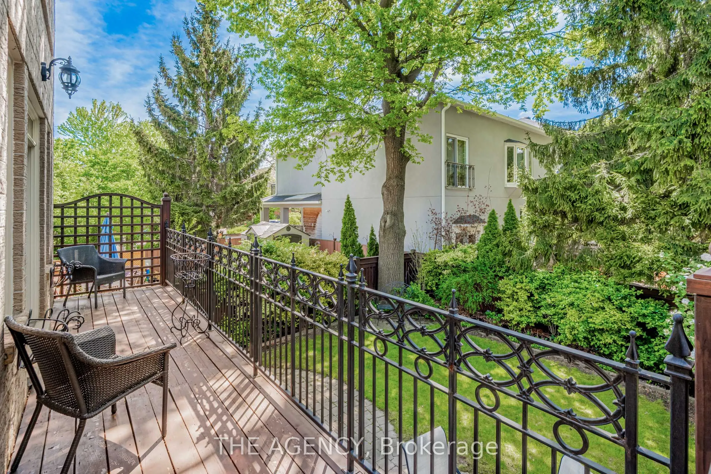 313 Broadway Avenue