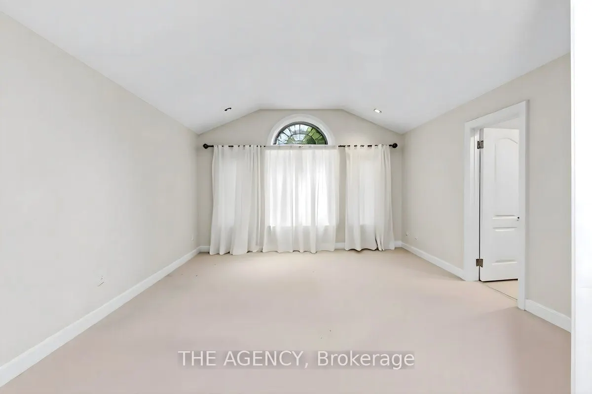 313 Broadway Avenue