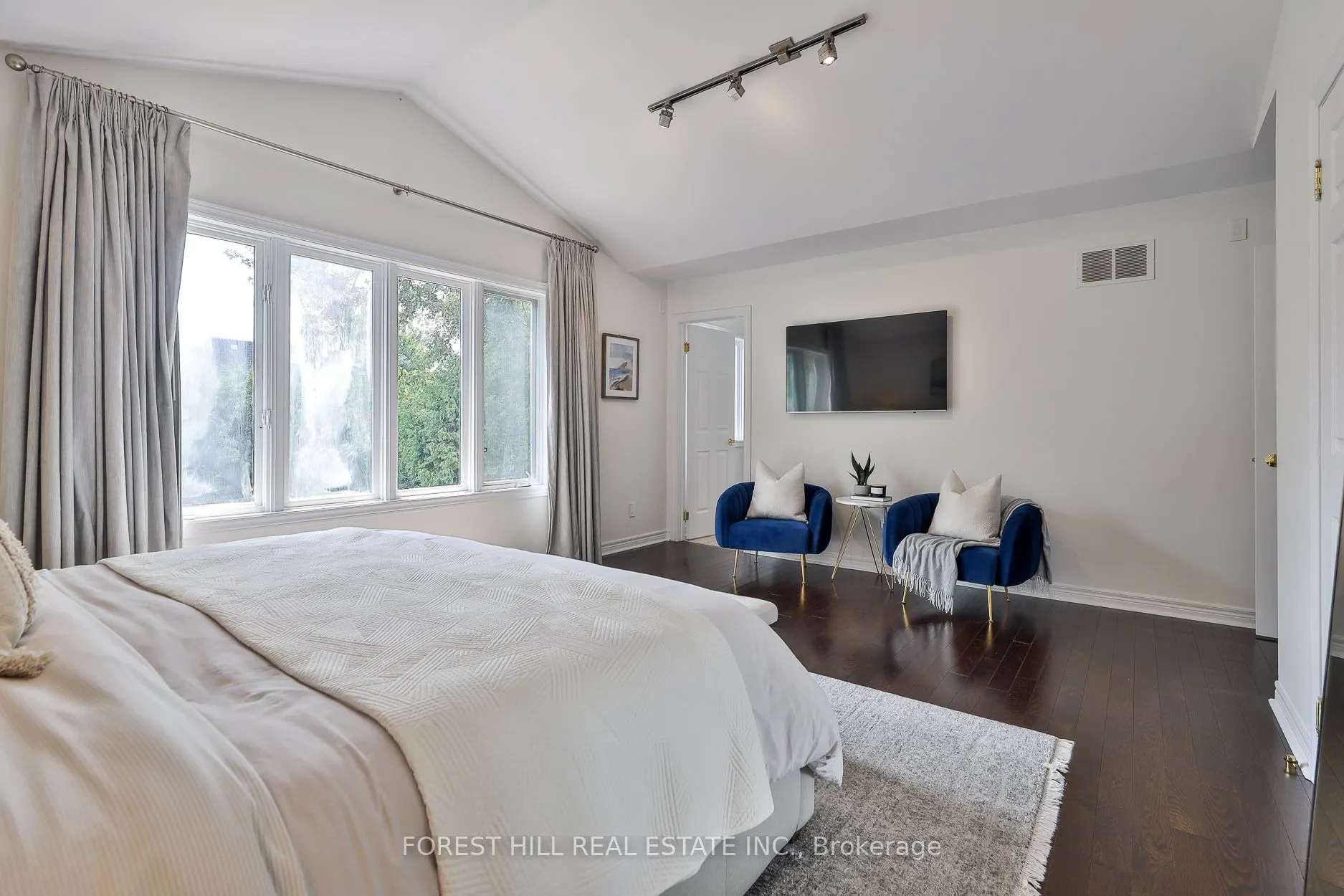 303 Joicey Boulevard
