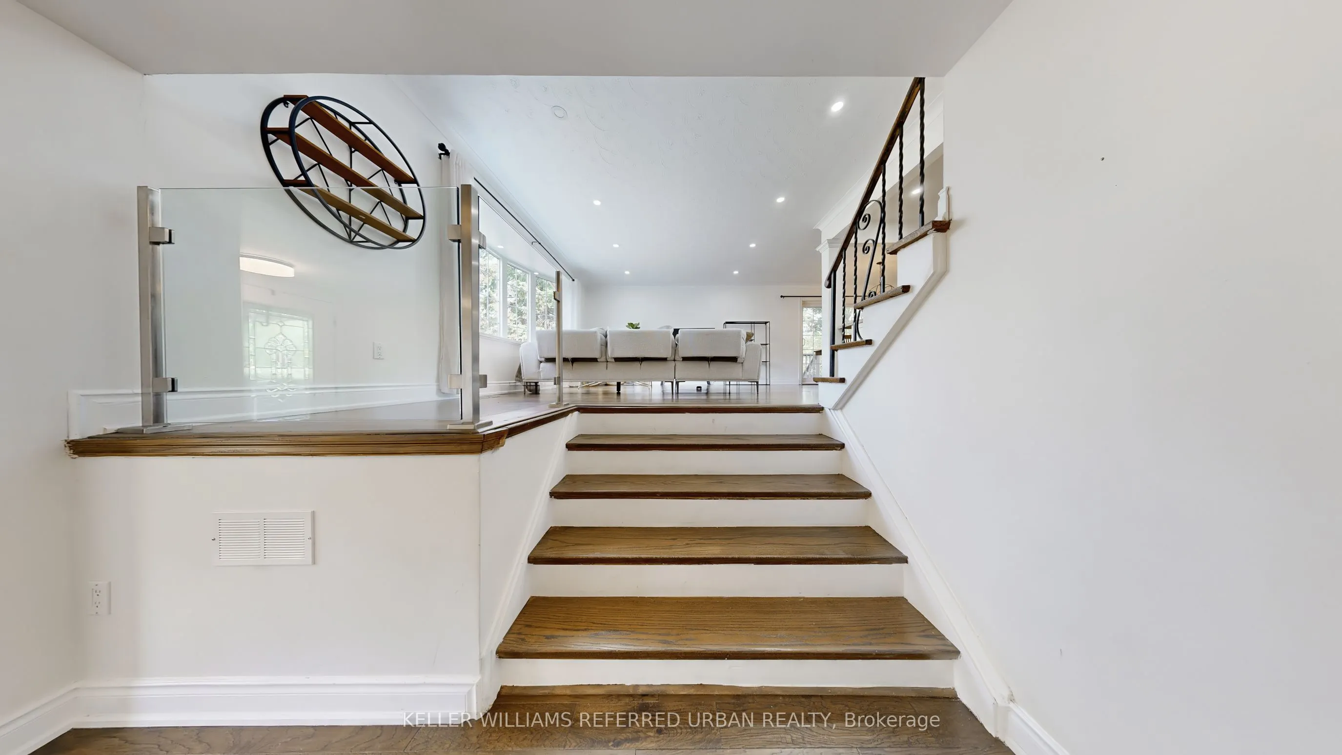 129 Wyndcliff Crescent