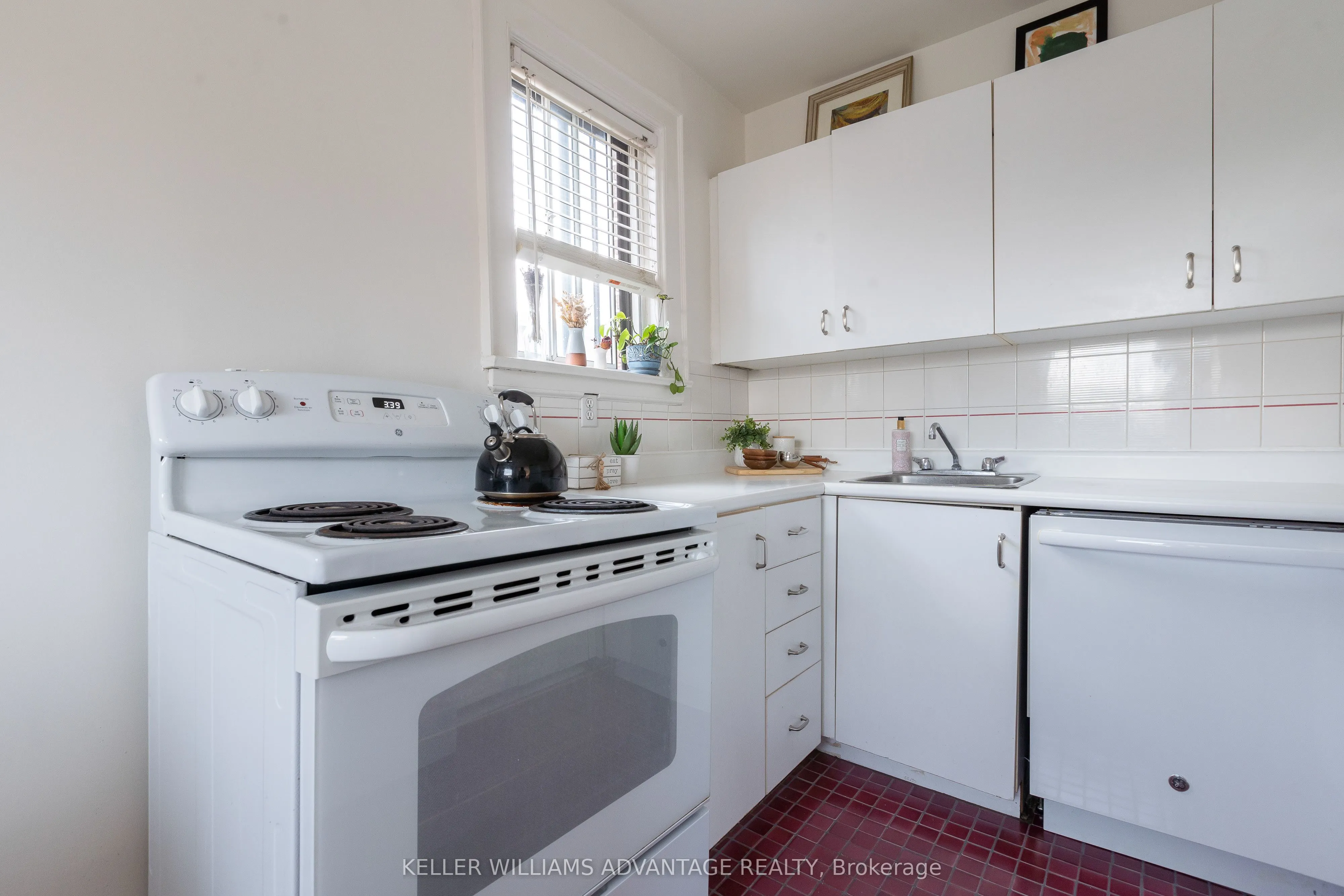 1646 Bathurst Street, #18