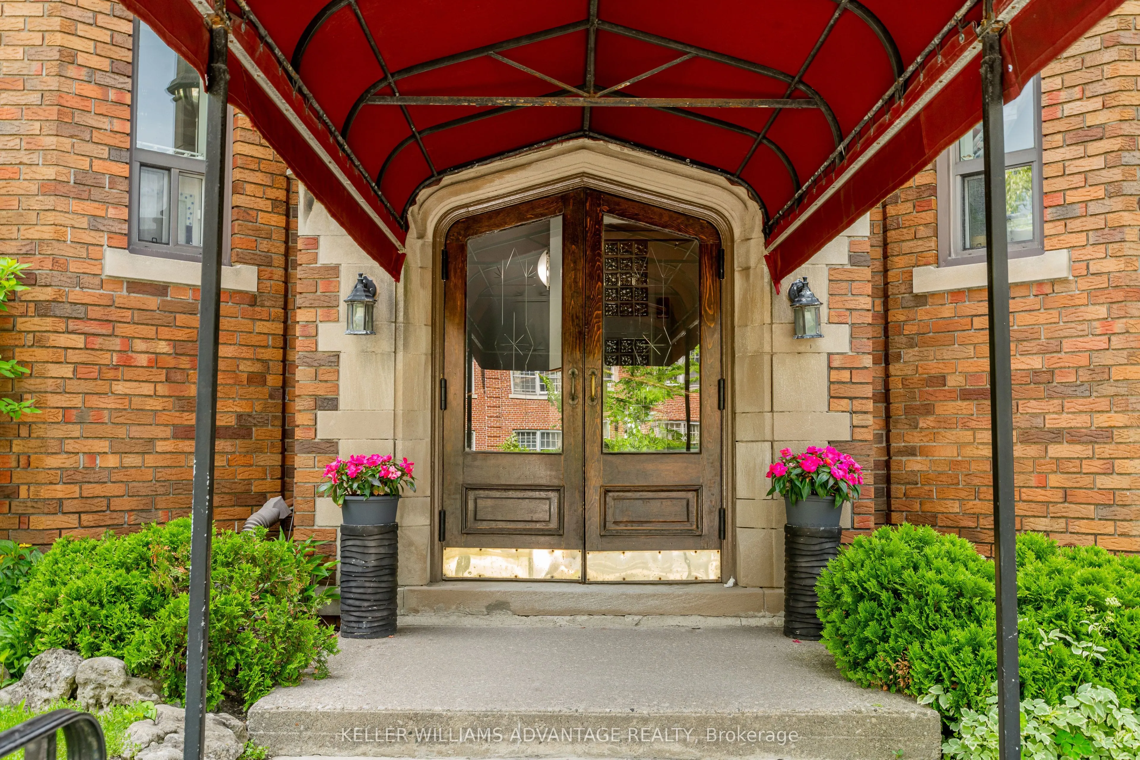 1646 Bathurst Street, #18