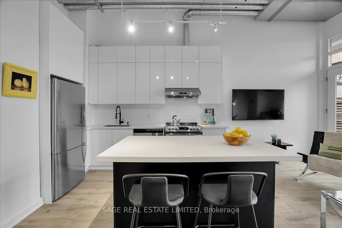380 Macpherson Avenue, #317