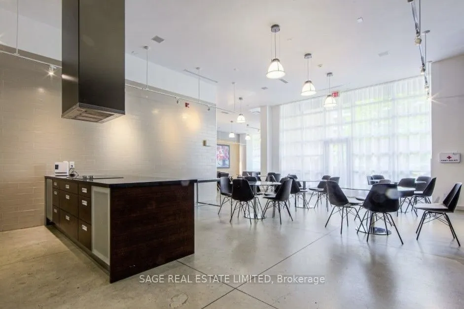 380 Macpherson Avenue, #317