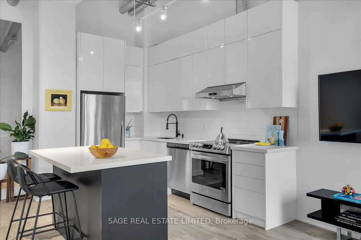 380 Macpherson Avenue, #317