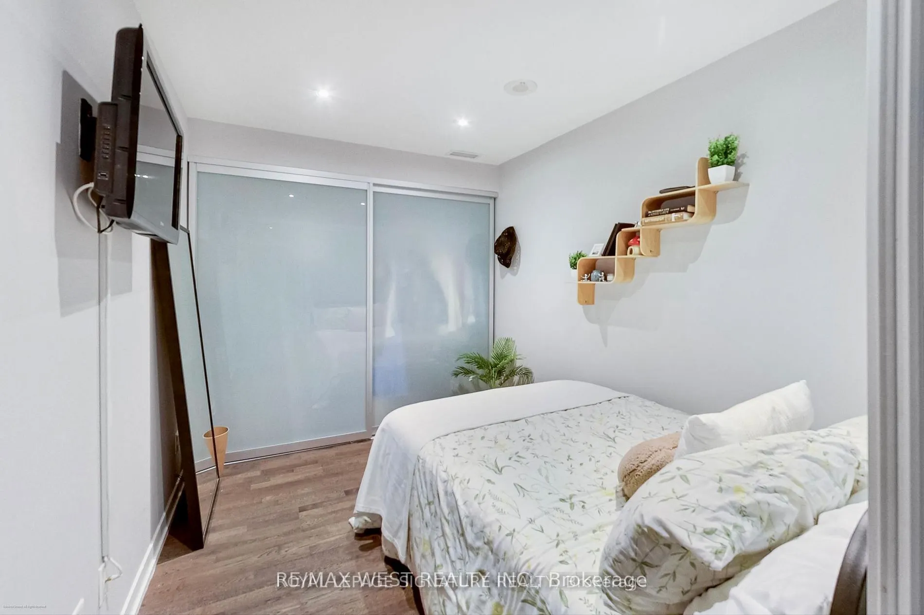 650 King Street W, #310