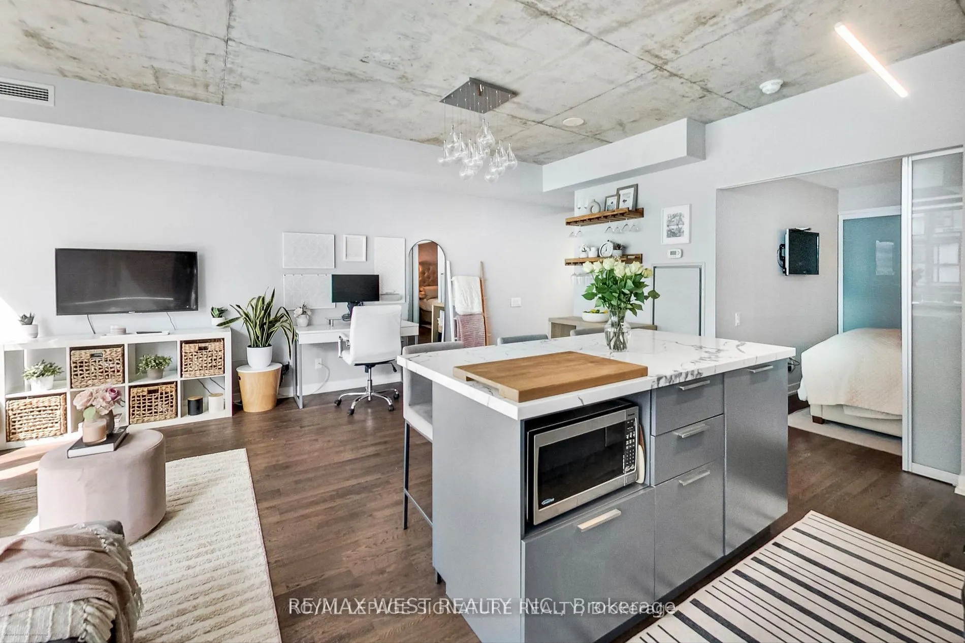 650 King Street W, #310