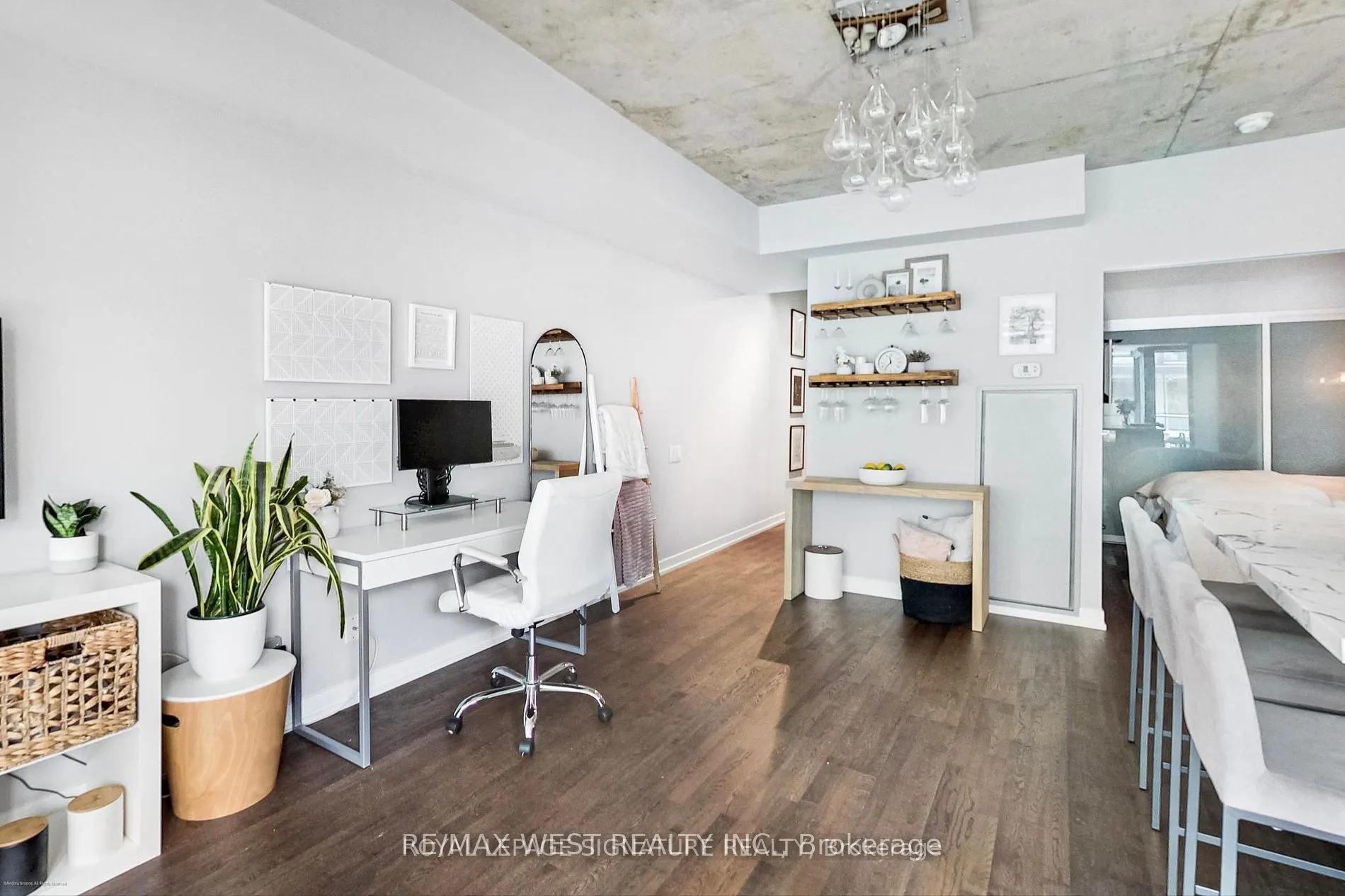 650 King Street W, #310