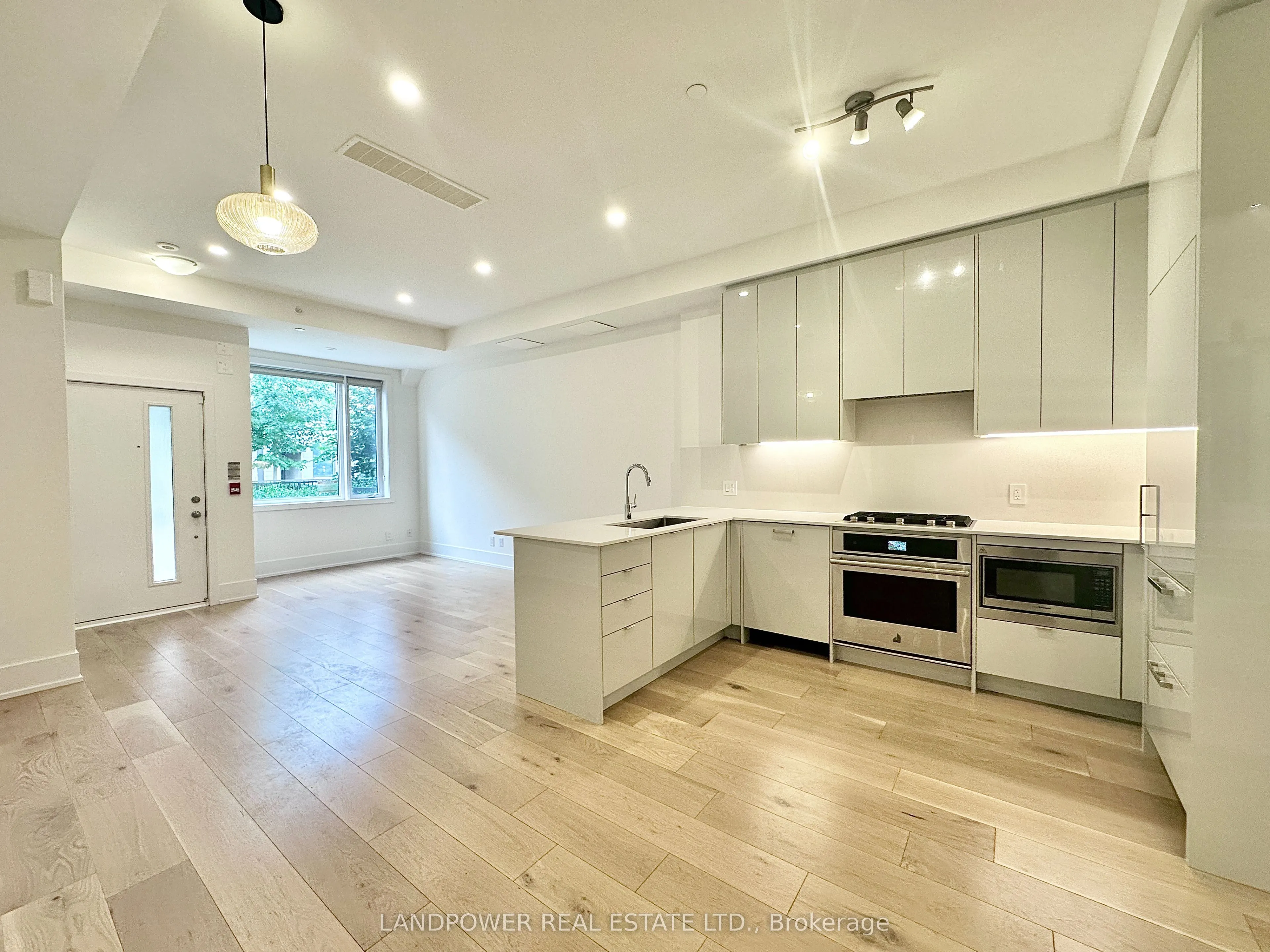 270 Davenport Road, #TH8