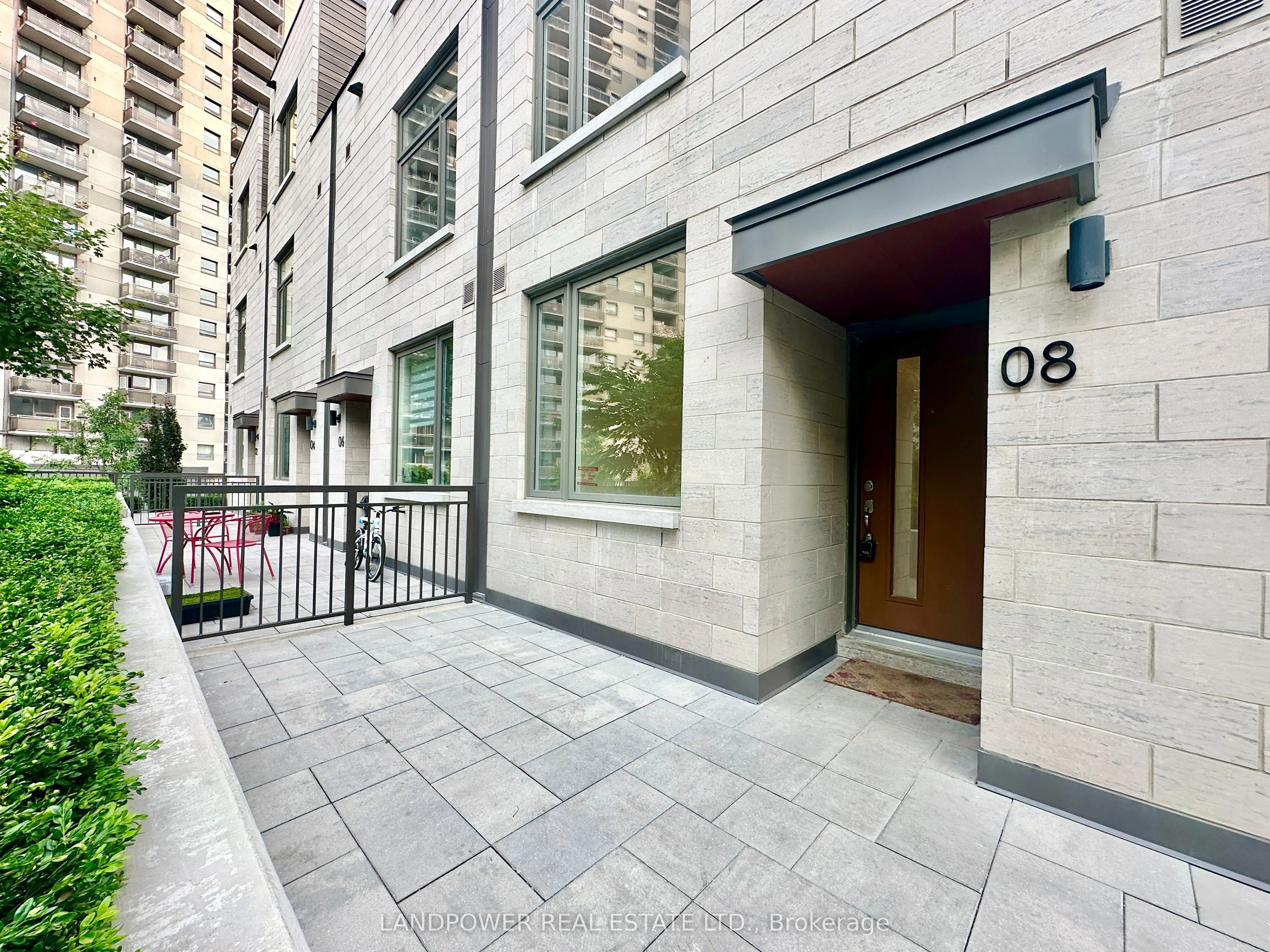 270 Davenport Road, #TH8