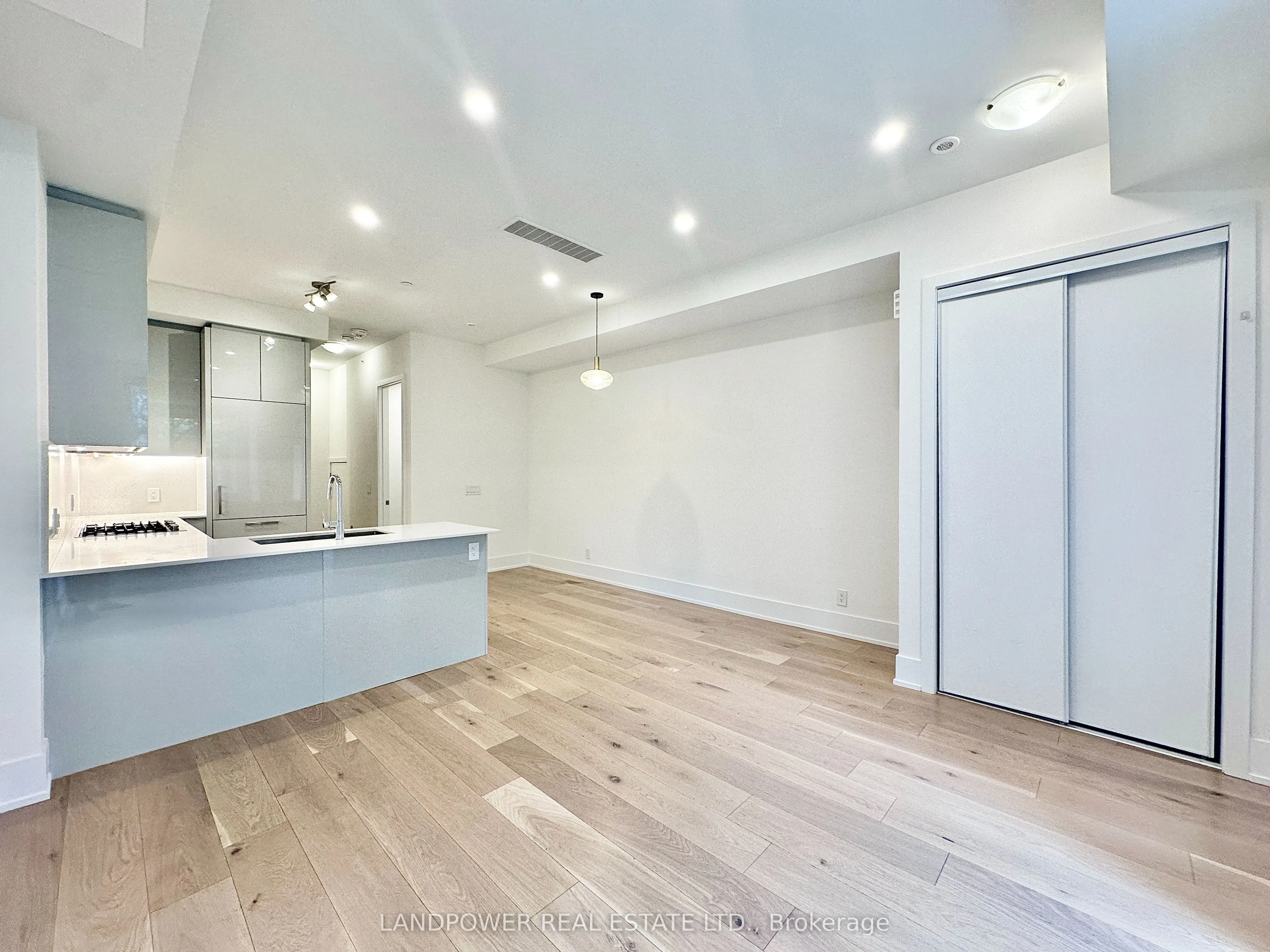 270 Davenport Road, #TH8