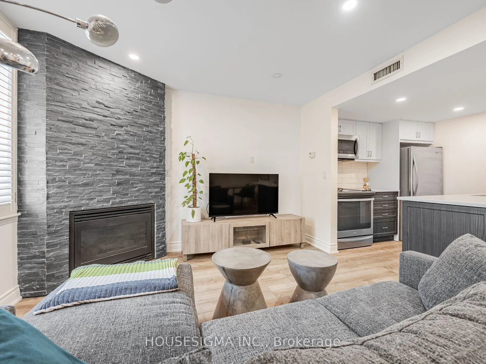 106 Redpath Avenue, #5
