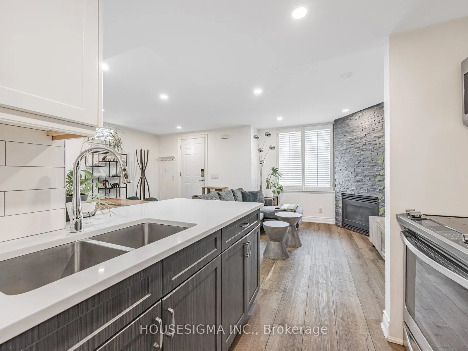 106 Redpath Avenue, #5