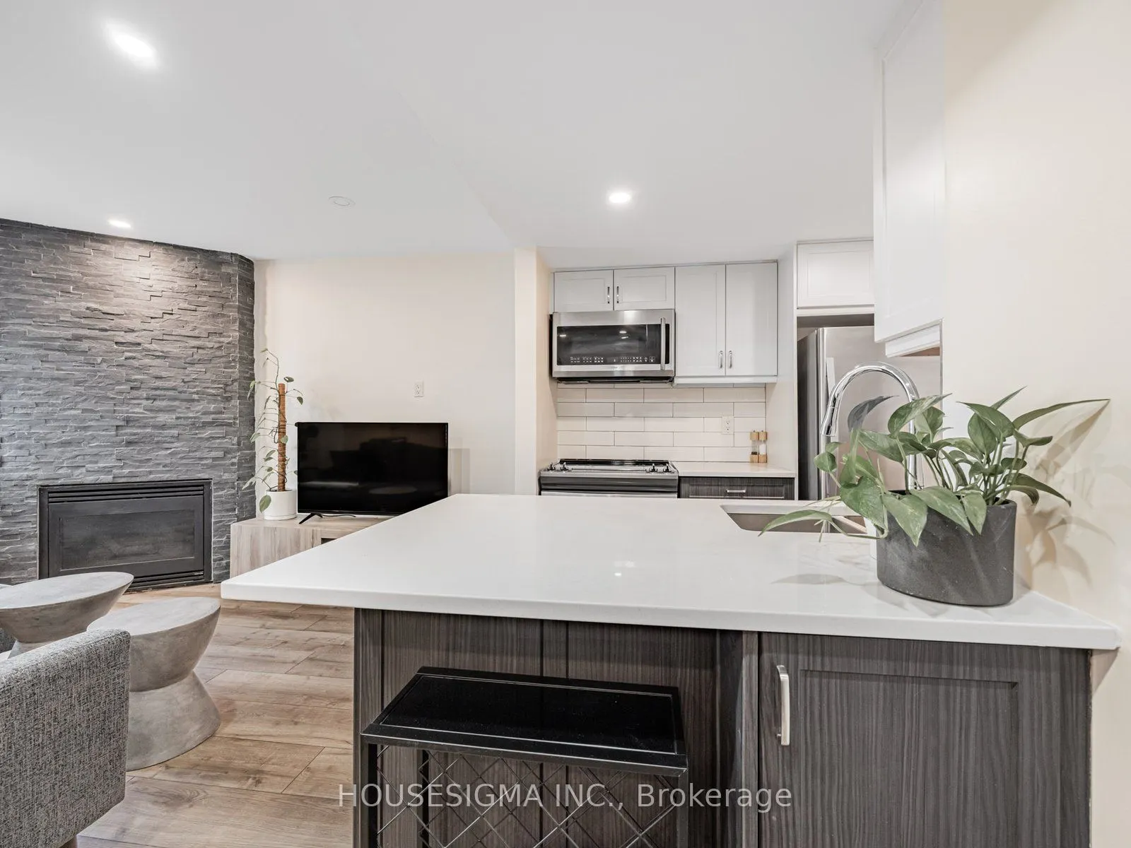 106 Redpath Avenue, #5