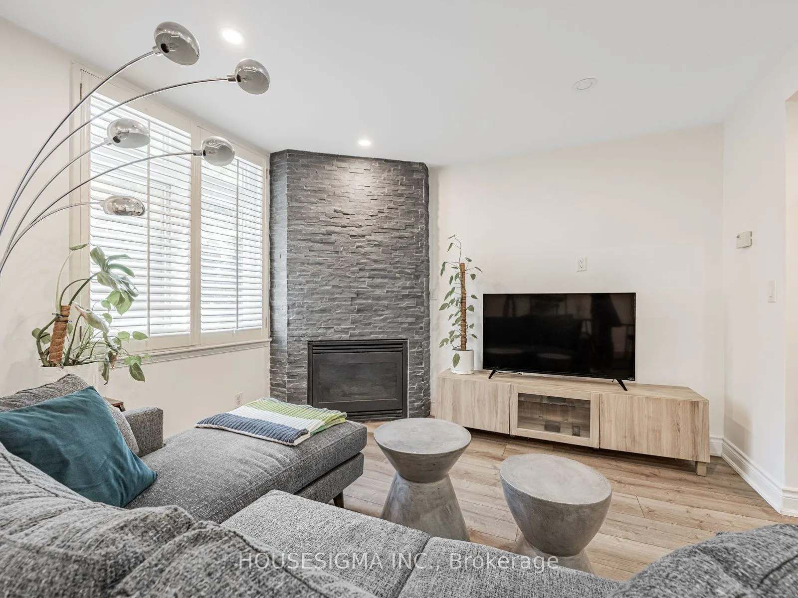 106 Redpath Avenue, #5
