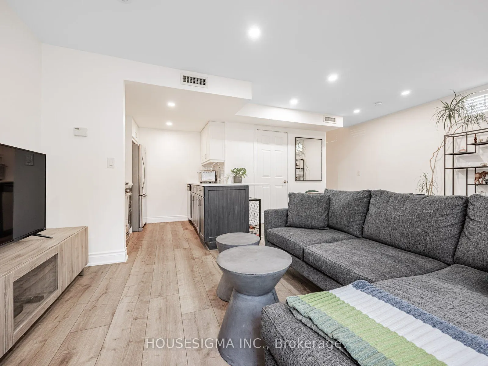 106 Redpath Avenue, #5