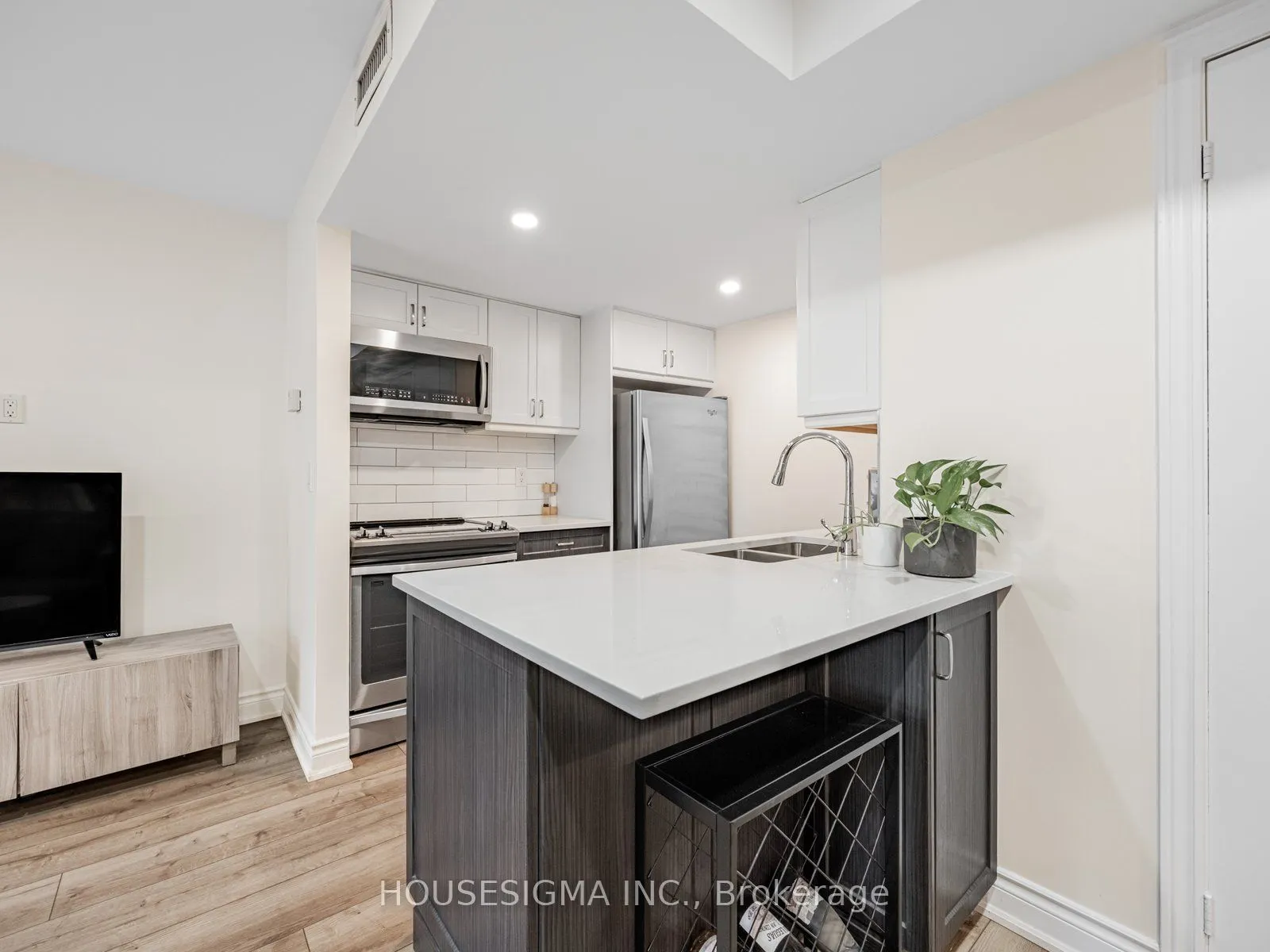 106 Redpath Avenue, #5
