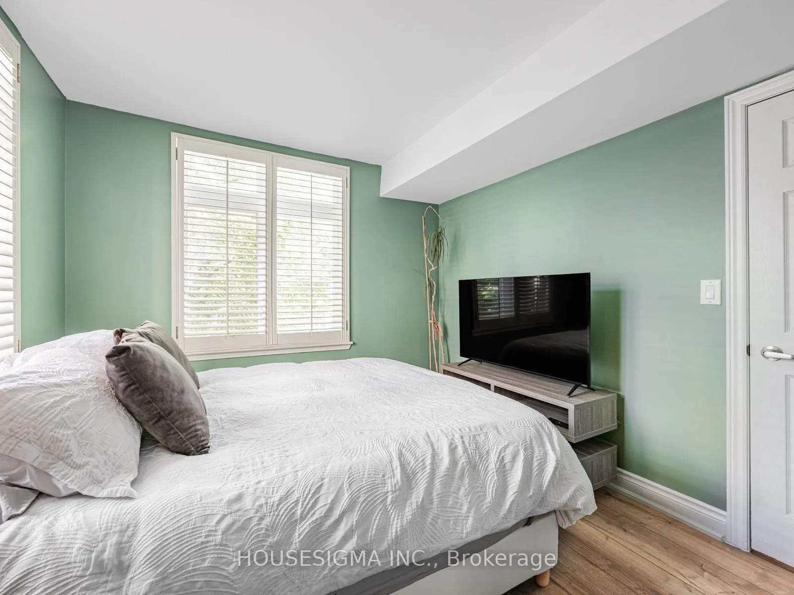 106 Redpath Avenue, #5