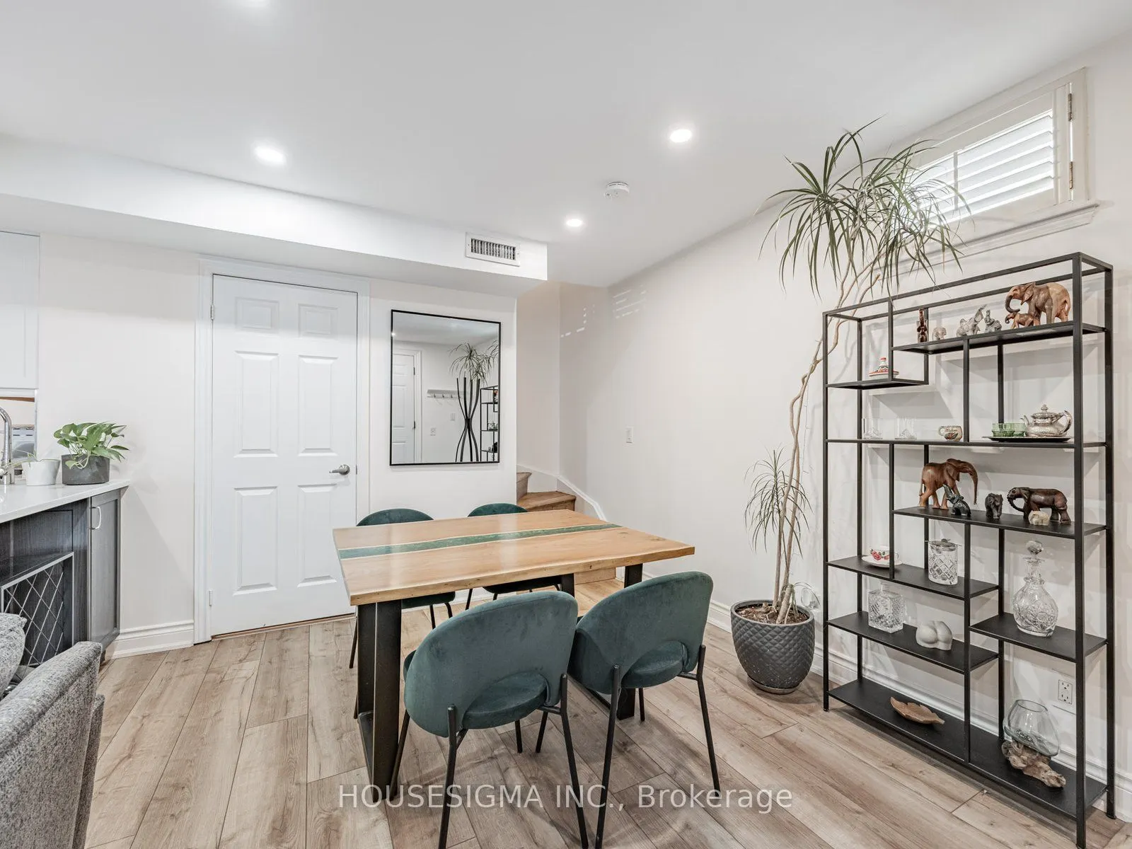 106 Redpath Avenue, #5