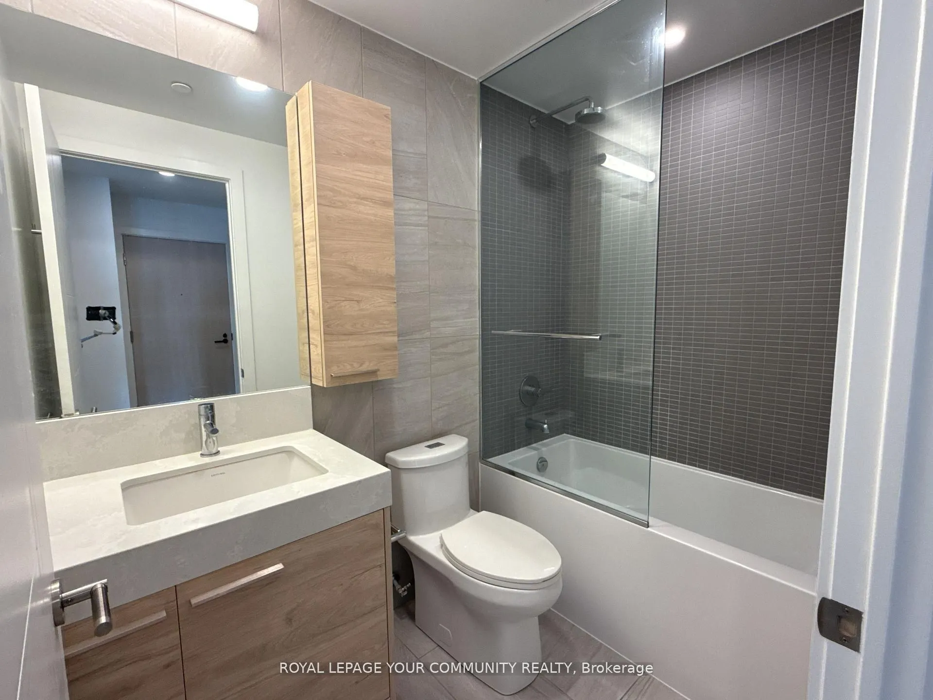 200 Redpath Avenue, #3302