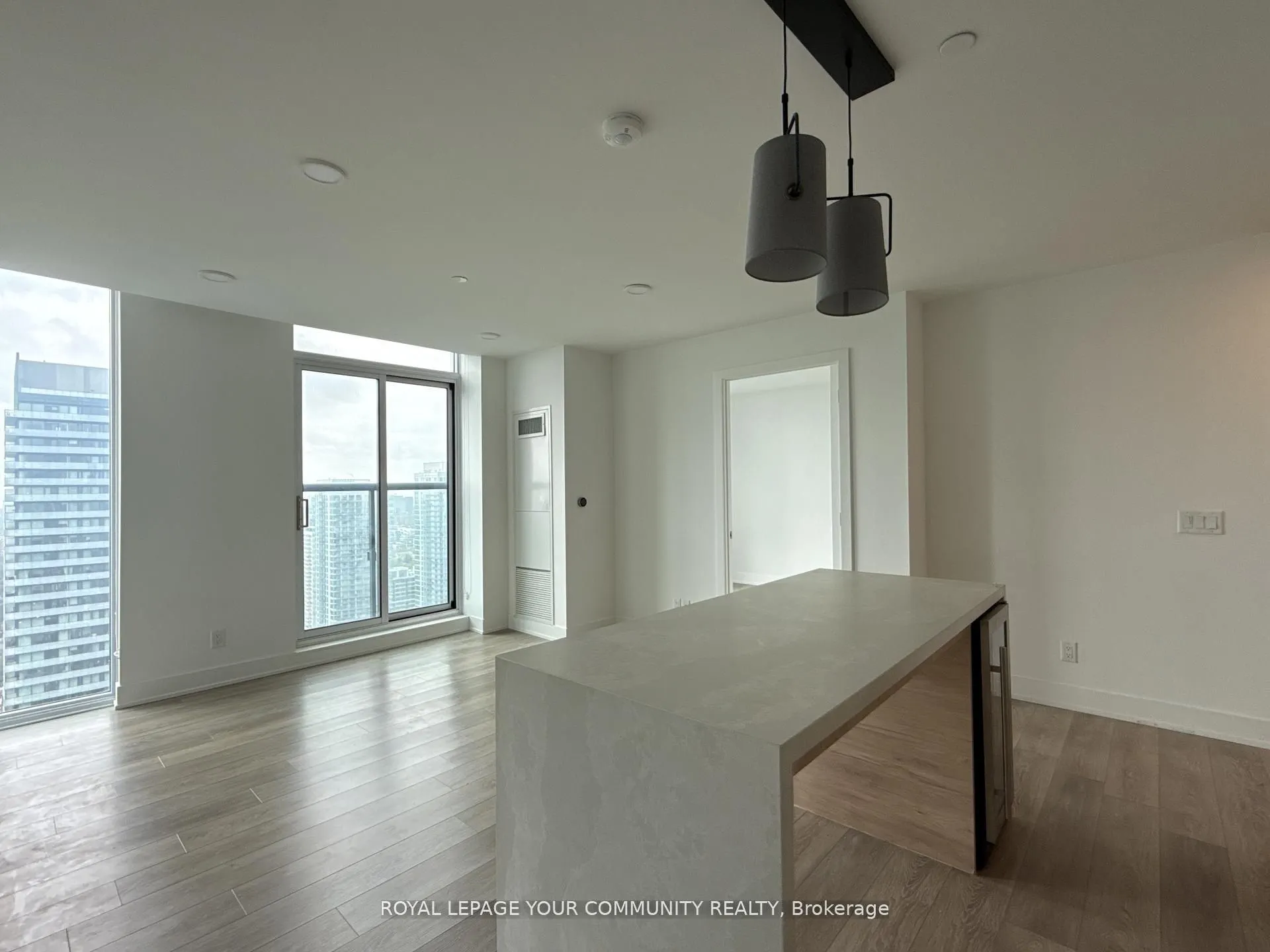 200 Redpath Avenue, #3302