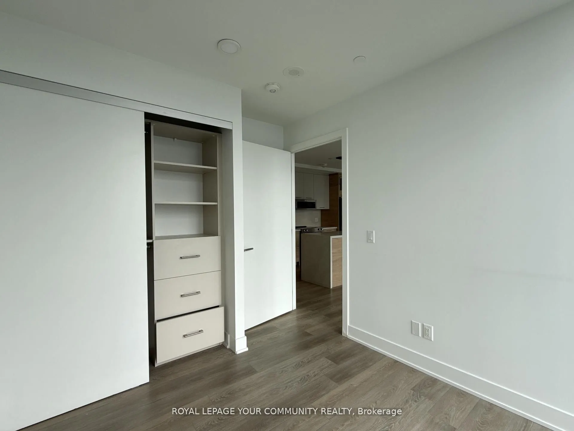 200 Redpath Avenue, #3302