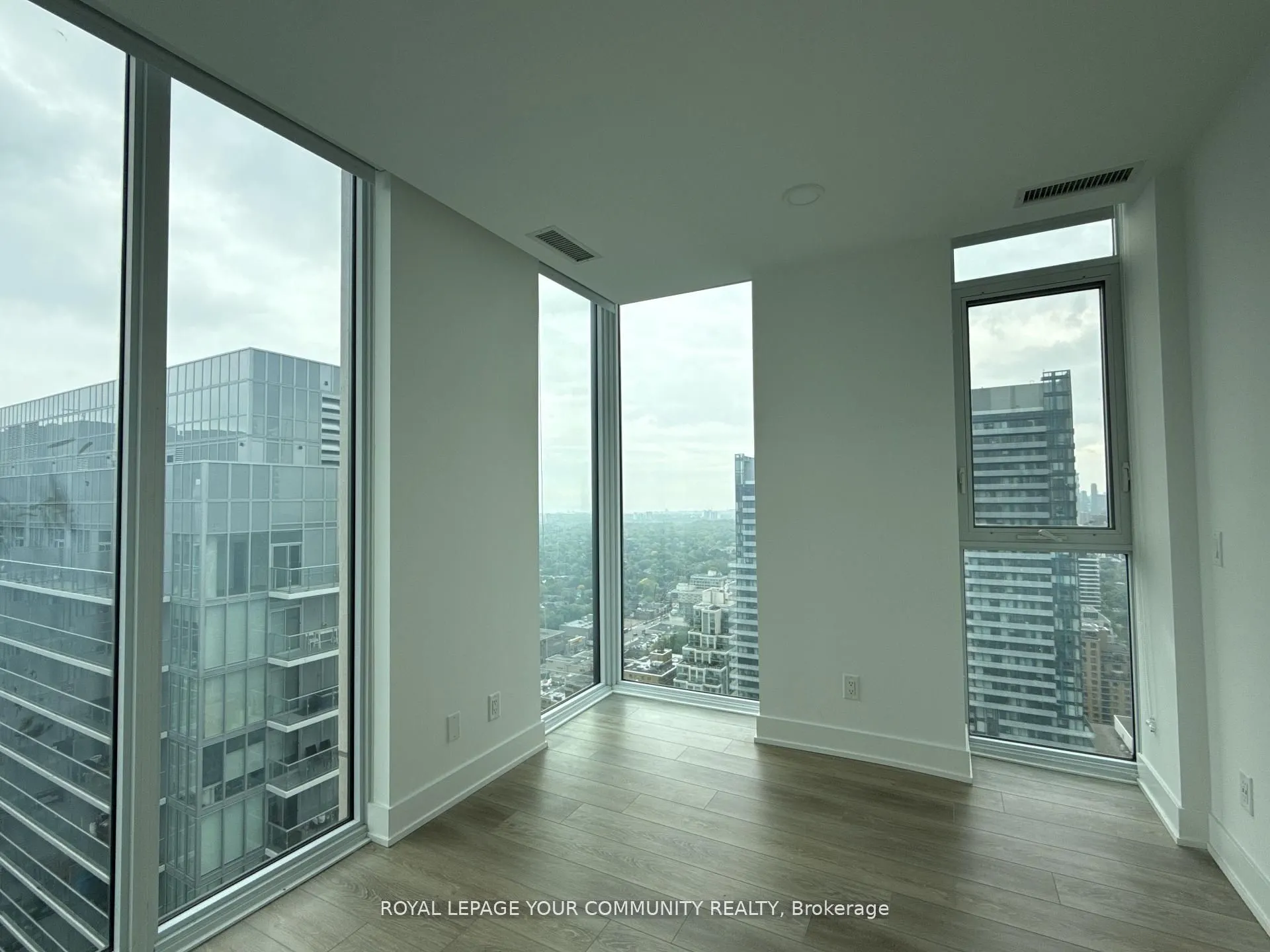 200 Redpath Avenue, #3302