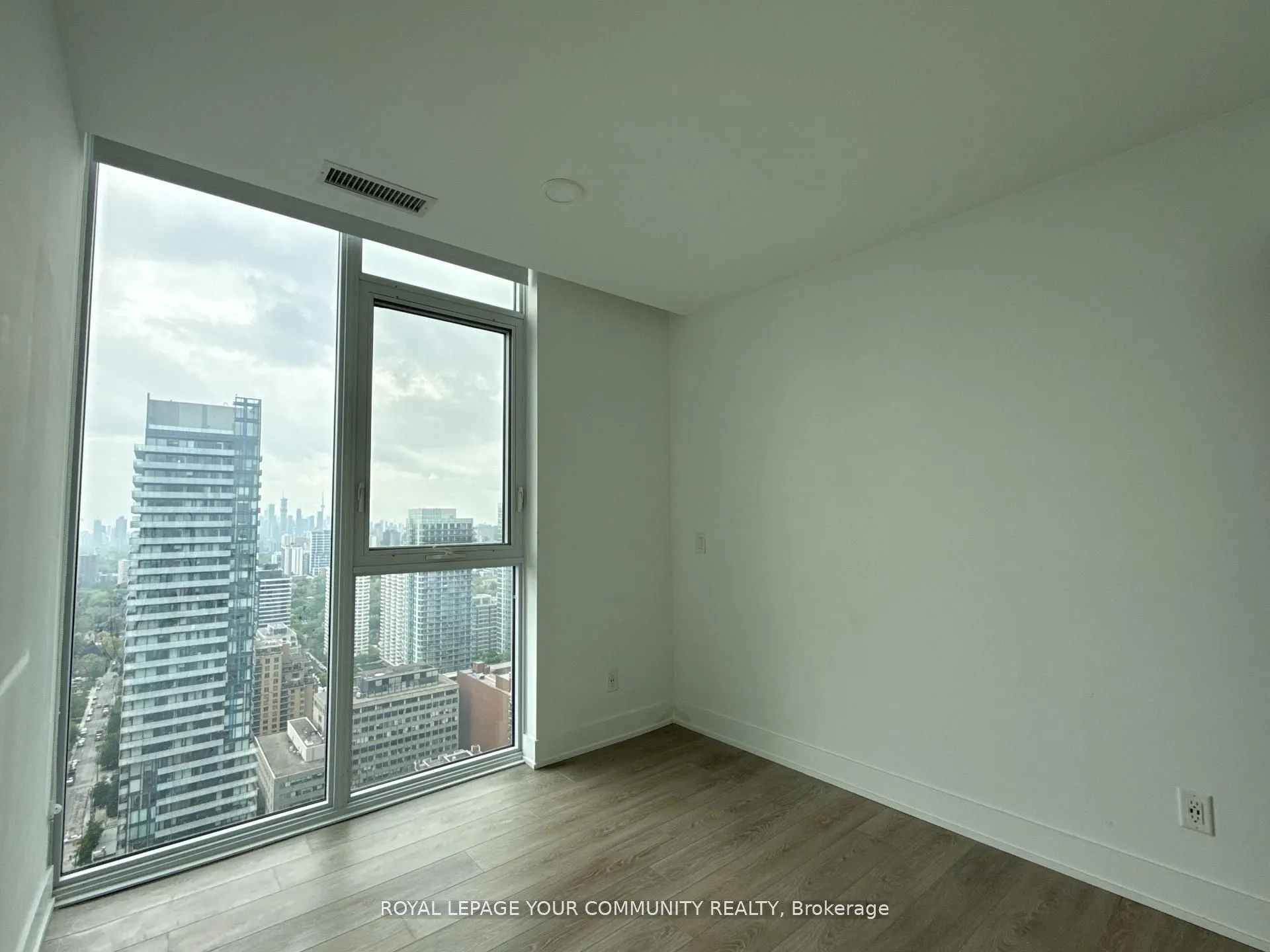 200 Redpath Avenue, #3302